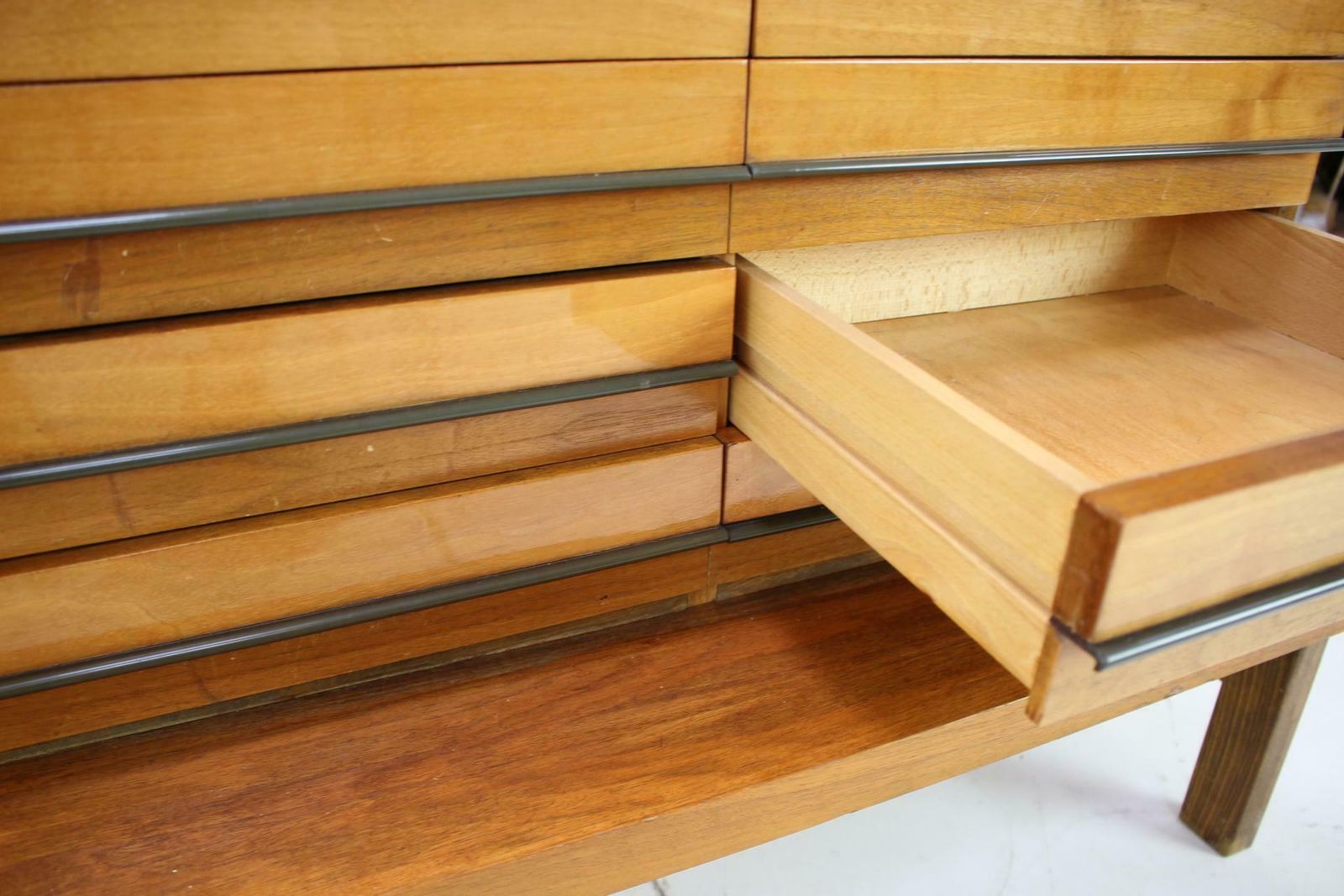 Meubels Commode van ZNZ Bratislava, Tsjecho-Slowakije, ca. jaren 1960 photo