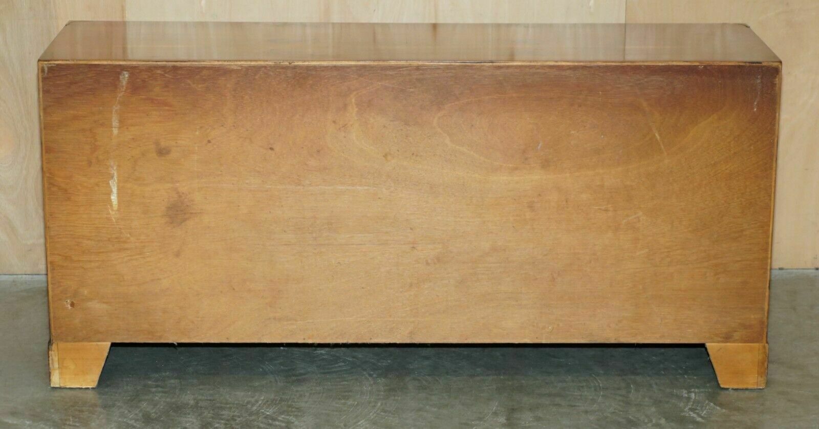photo vintage Fine Restored Traditionally French Polished Burr Elm Military Campaign Sideboard