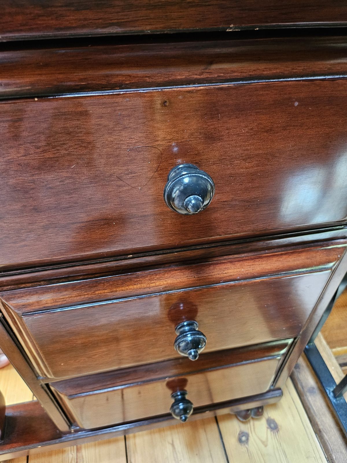 Grosvenor Davenport Desk photo vinterior