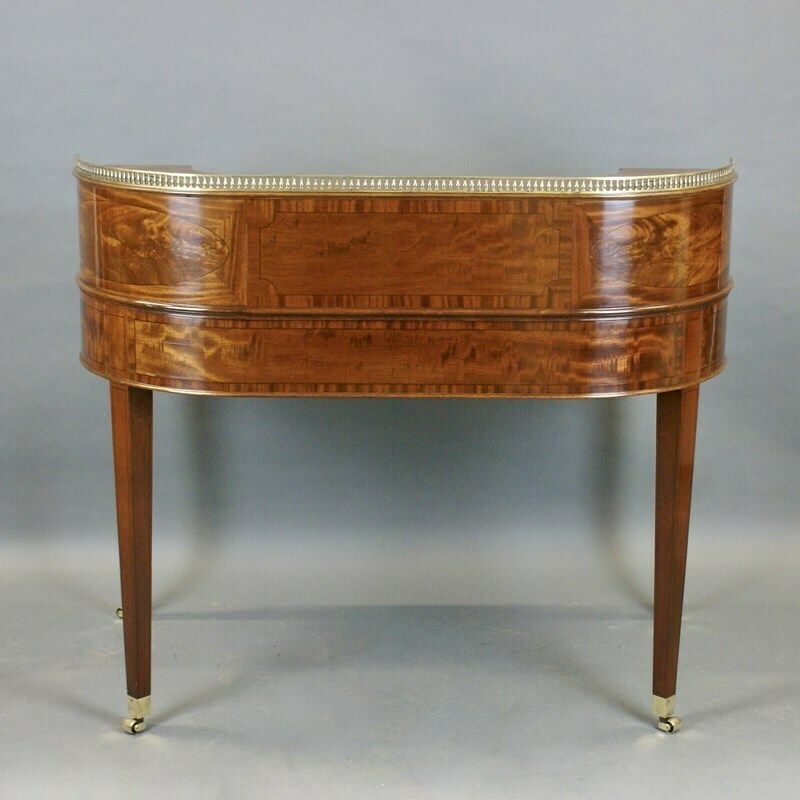 photo furniture An Exceptional 19th Century Carlton House Desk