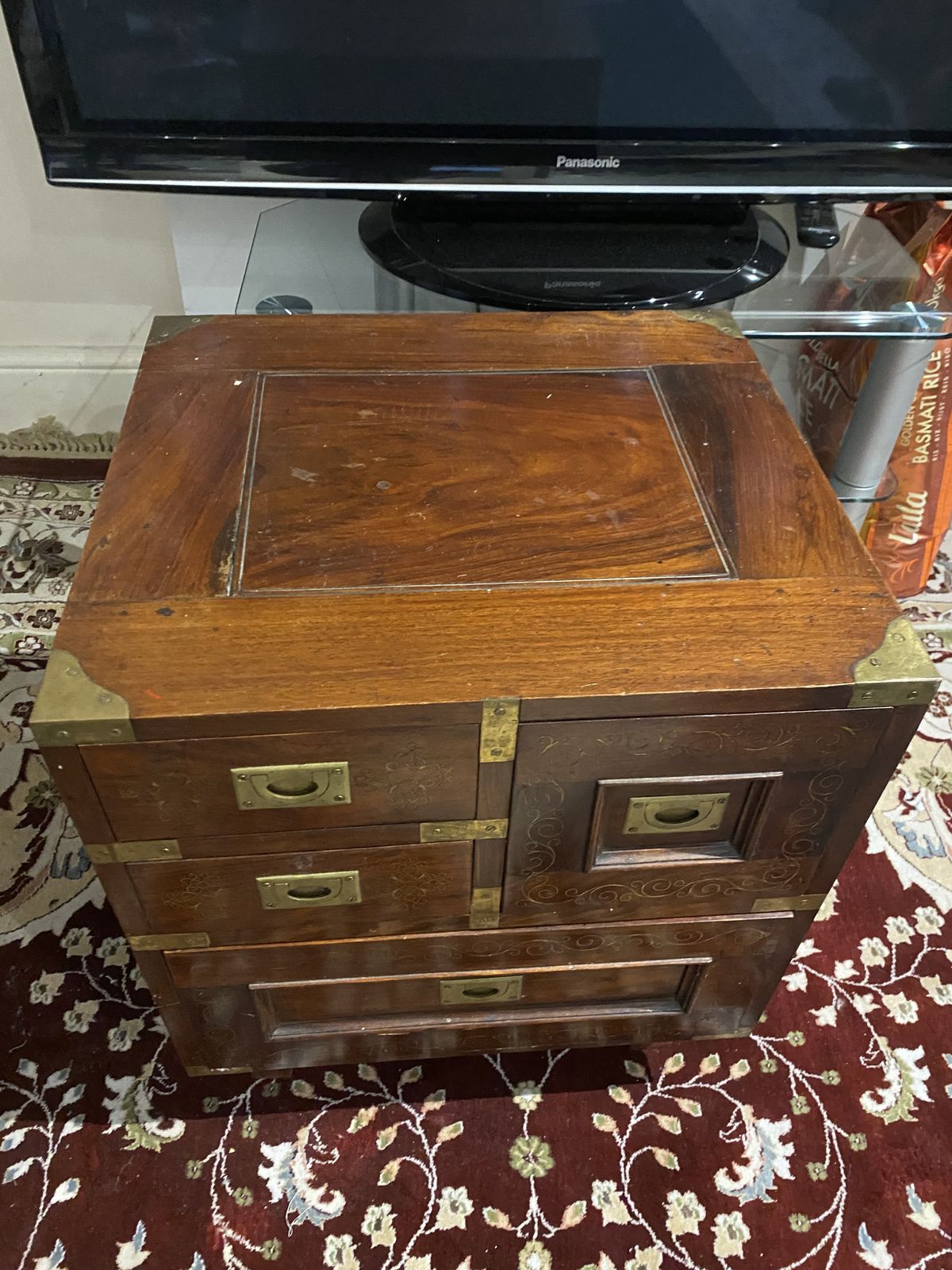 photo furniture Mahogany Chest Of Drawers With Brass Inlay