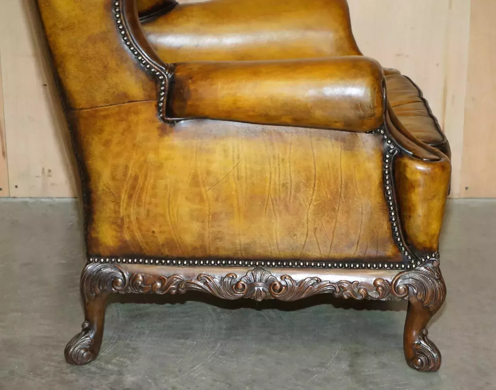 photo vintage Museum Quality Restored Victorian Brown Leather Chesterfield Wingback Armchair