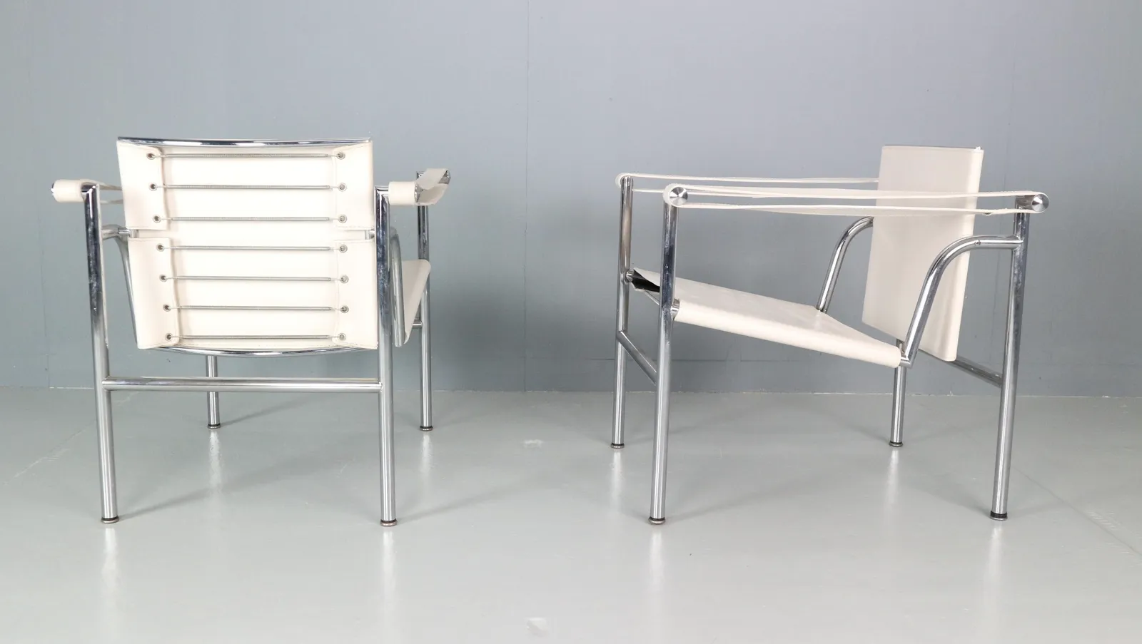 3010.0 Le Corbusier Set Of 2 White Leather Armchairs Model, Lc1 For Cassina, 1970s photo