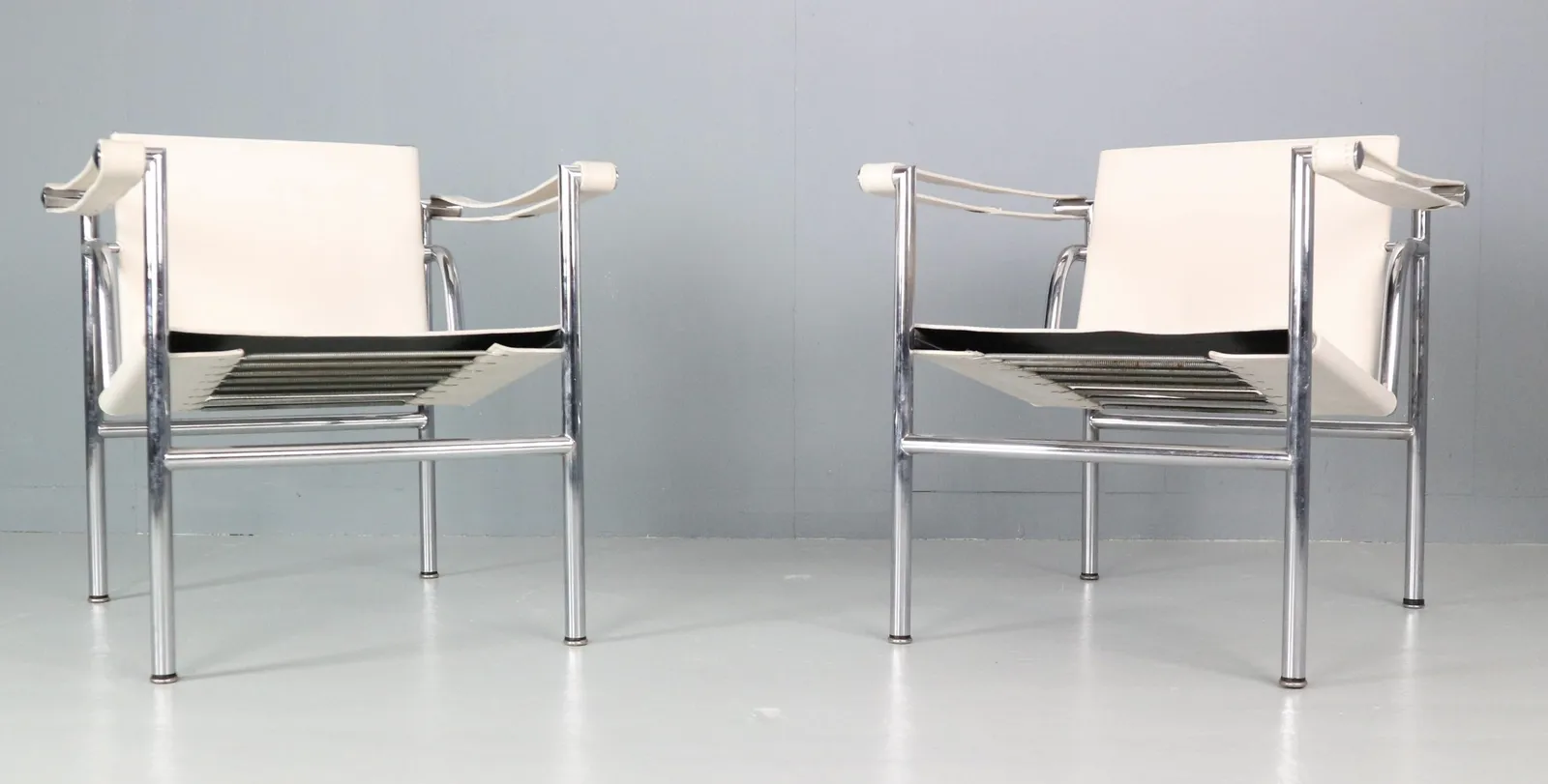 Le Corbusier Set Of 2 White Leather Armchairs Model, Lc1 For Cassina, 1970s photo for sale
