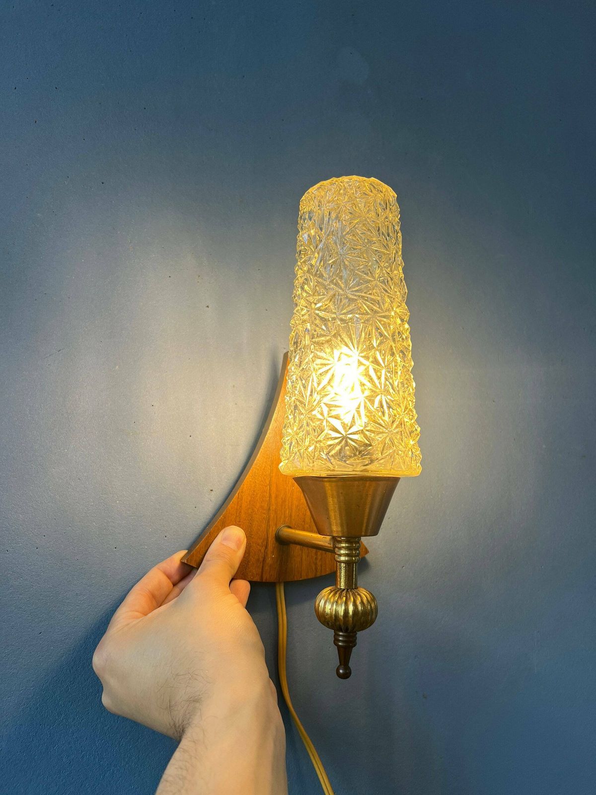Vintage Teakhouten Wandlamp Met Helder Glas photo furniture