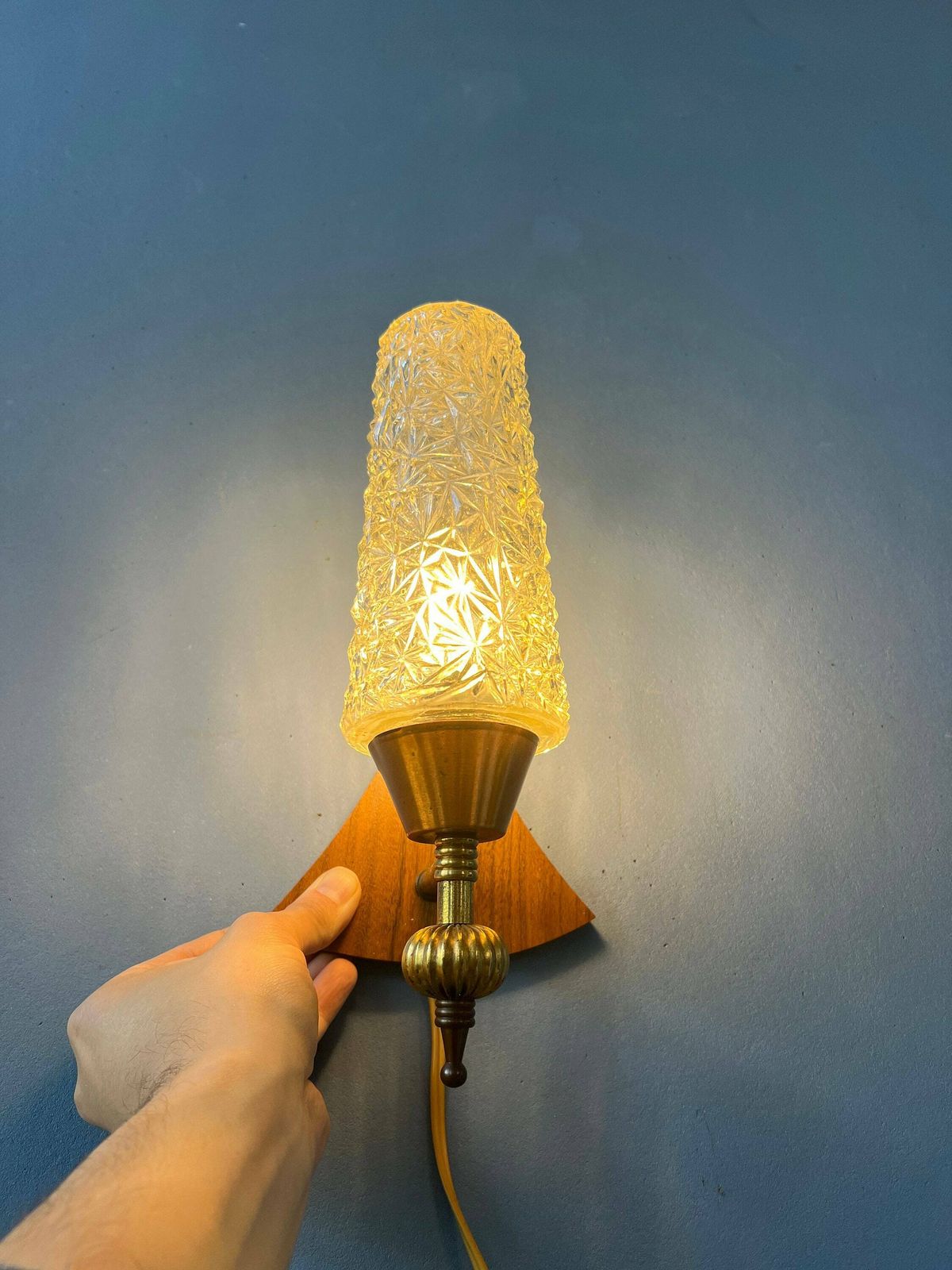Vintage Teakhouten Wandlamp Met Helder Glas photo Verlichting