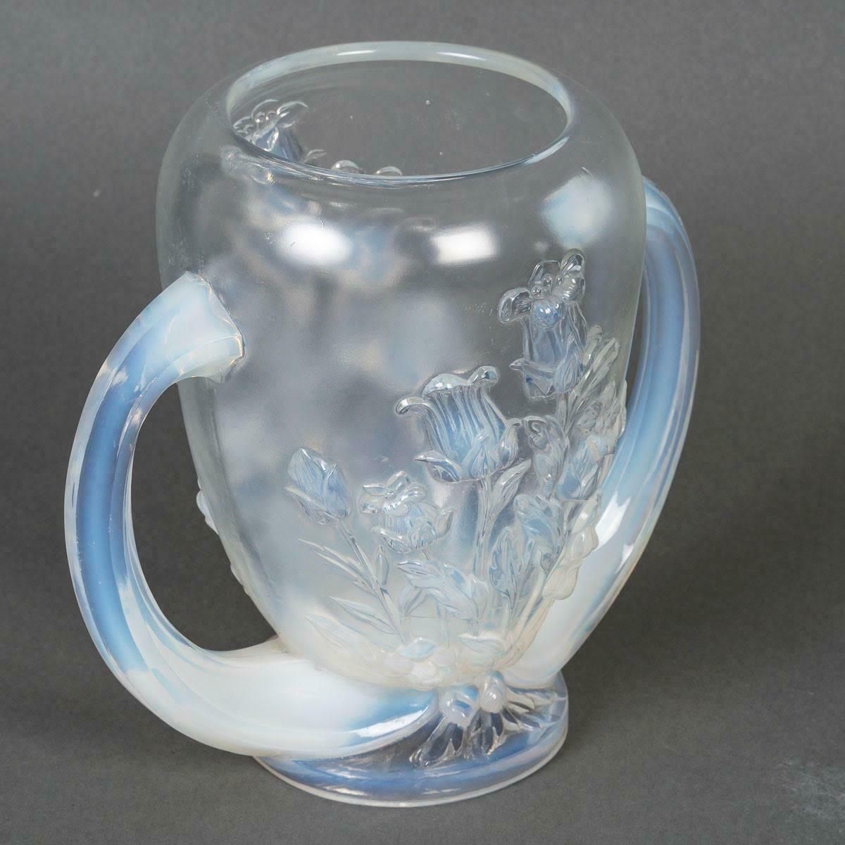 Opalescent Glass Vase From Verlys, Early 20th Century. photo for sale