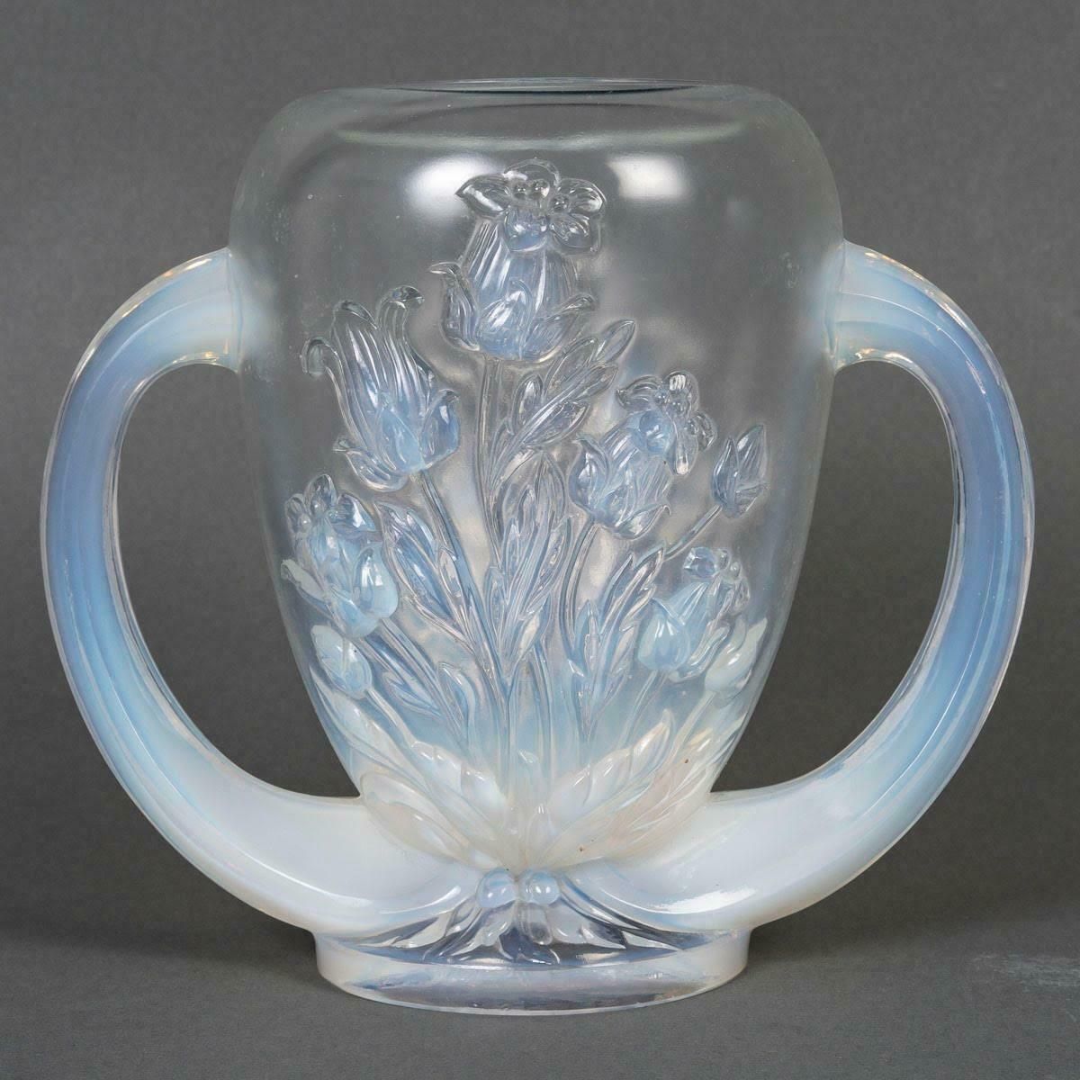 Opalescent Glass Vase From Verlys, Early 20th Century. photo 1715.0