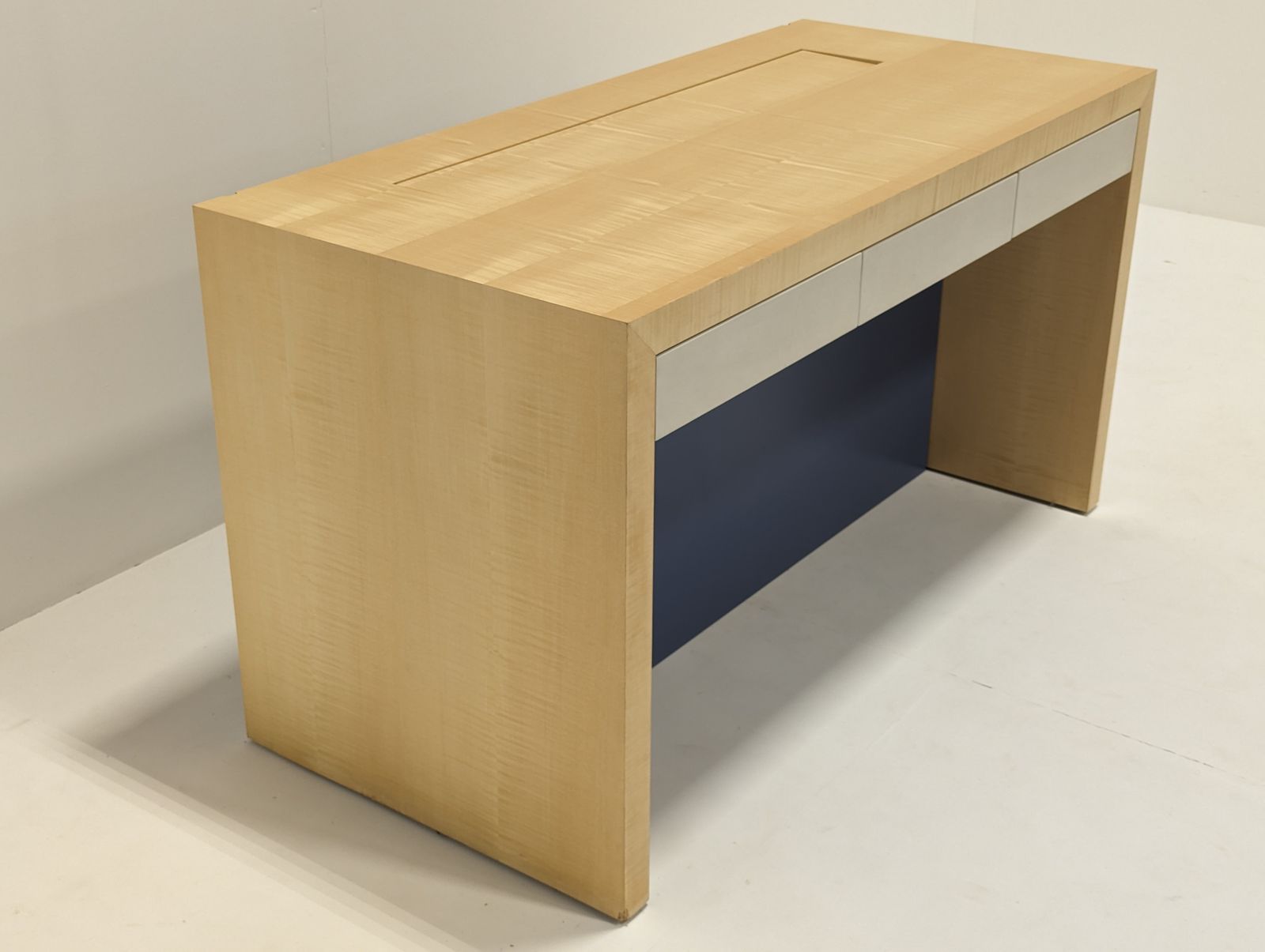 photo vinterior Collett Zarzycki Sycamore Tv Media Desk
