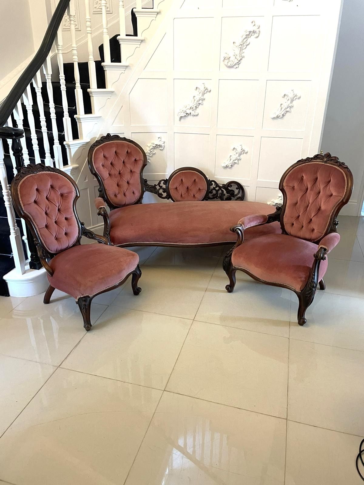 Fantastic Quality Antique 19th Century Carved Walnut 3 Piece Suite