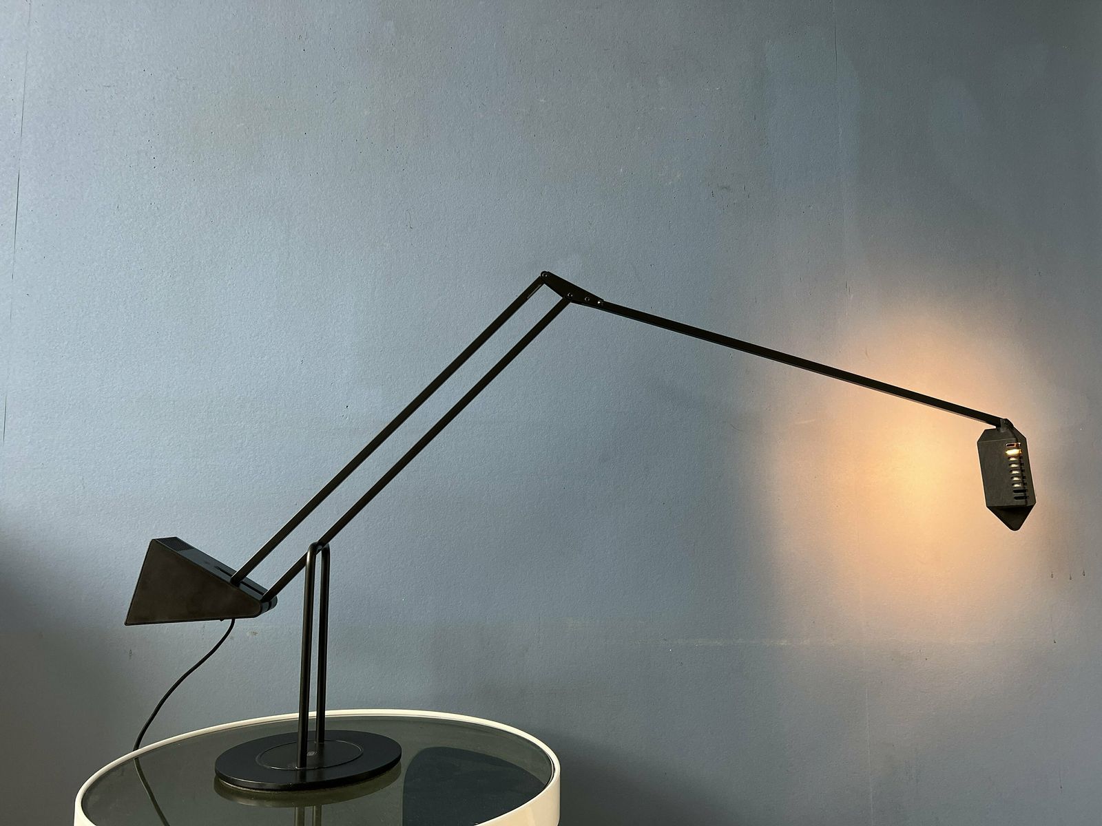 Postmodern Jaren '80 Flamingo Bureaulamp Van Fridolin Naef Voor Luxo photo furniture