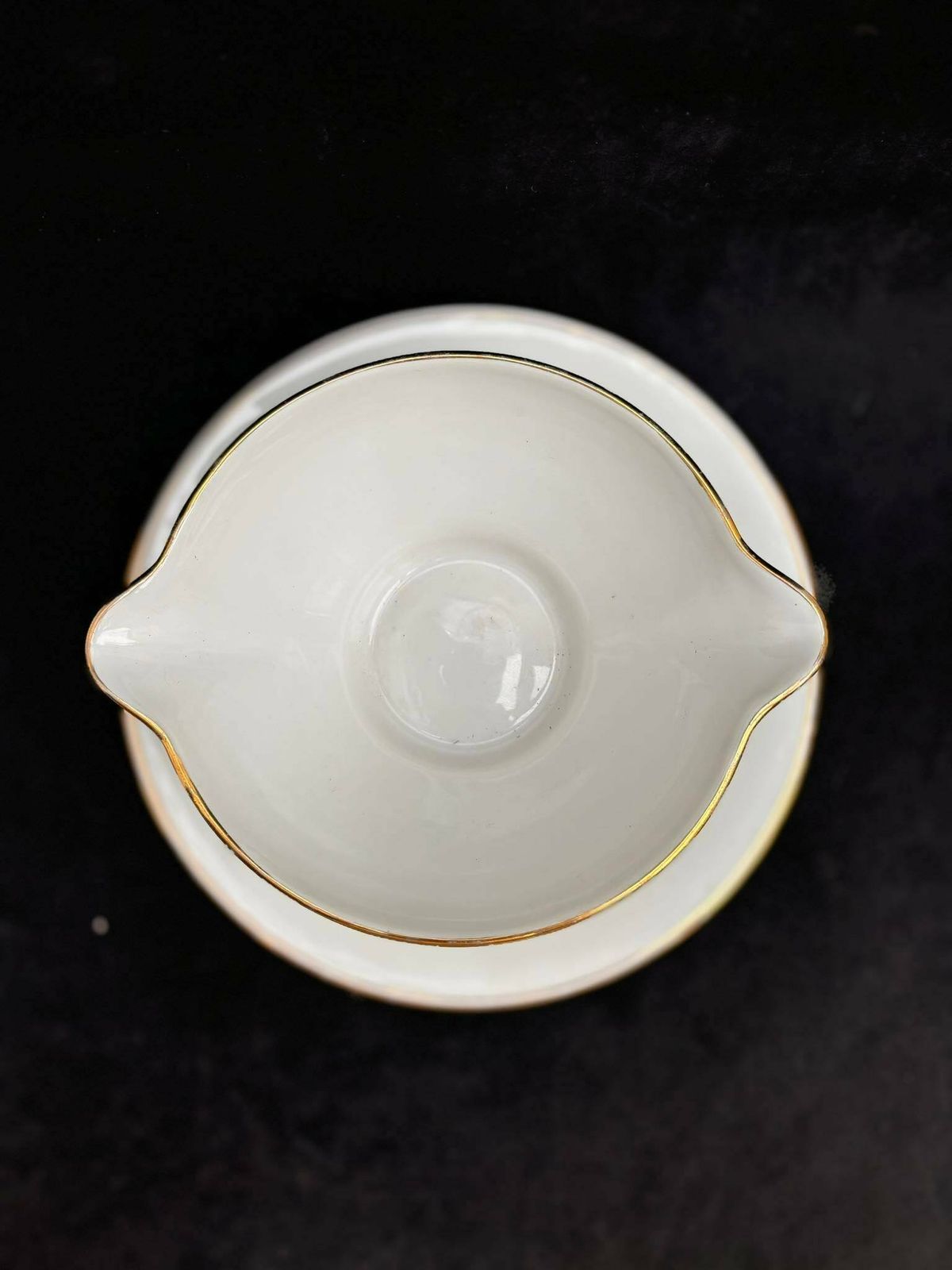 Antieke Franse Limoges Sauskom Met Vaste Onderschotel photo furniture