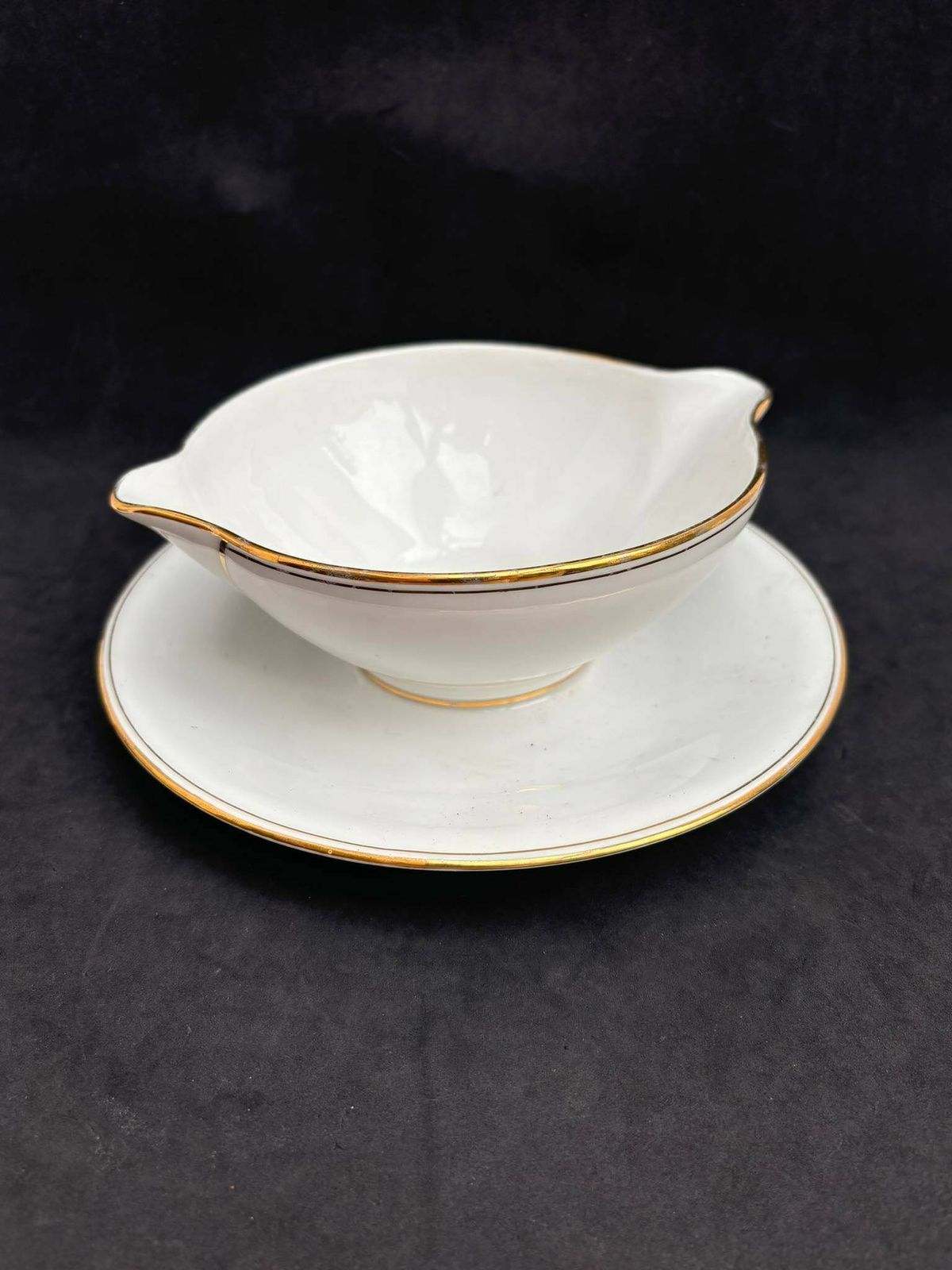 Antieke Franse Limoges Sauskom Met Vaste Onderschotel photo for sale
