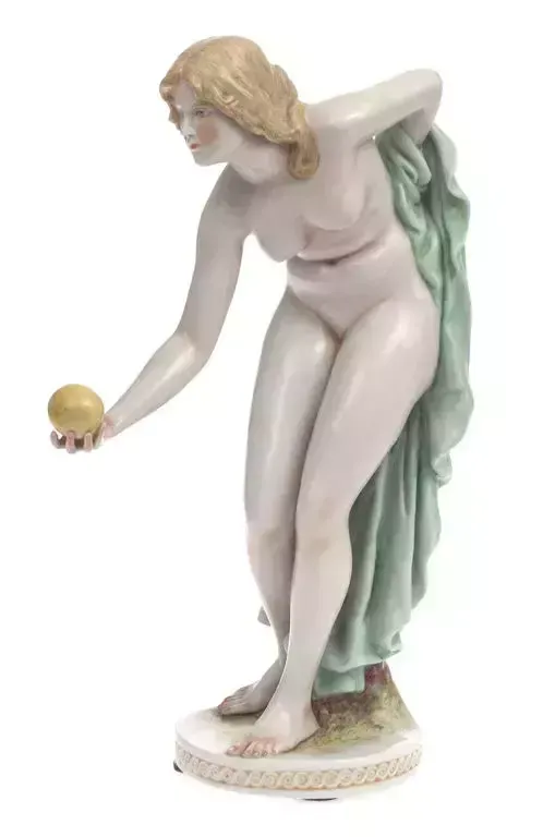Porcelain Figurine A Woman Who Plays With The Ball