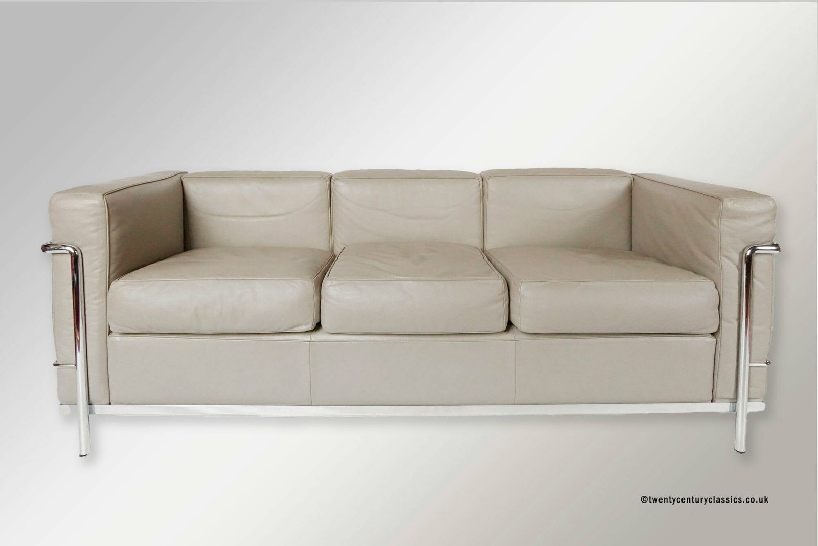 2 Fauteuil Grand Confort Petit Modèle Lc2 Three Seater Sofa & Two Armchairs Set By Le Corbusier For Cassina photo for sale