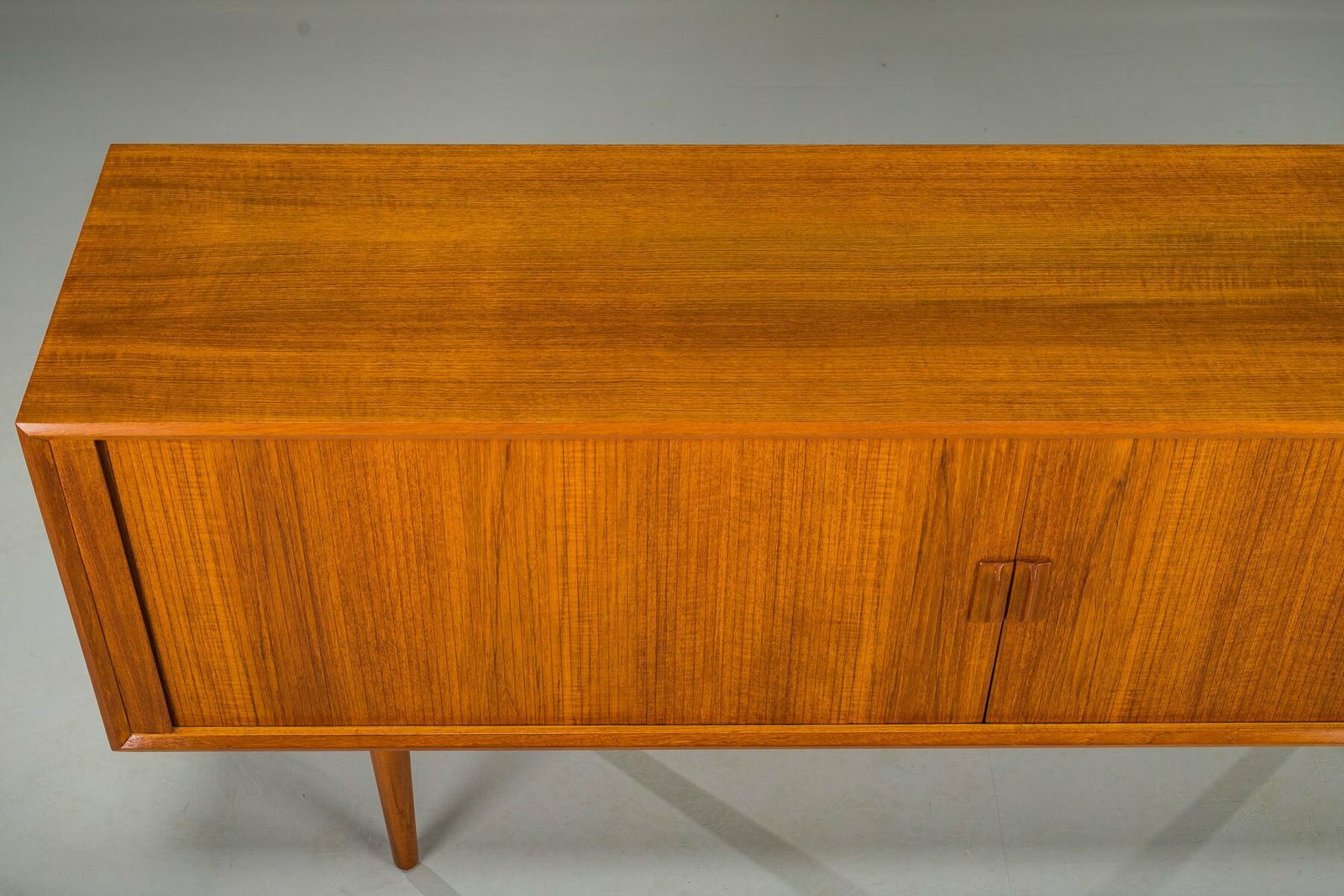 Svend Aage Larsen Zugeschriebenes Teak Sideboard Für Faarup Furniture Factory, Dänemark, 1960er photo Furniture