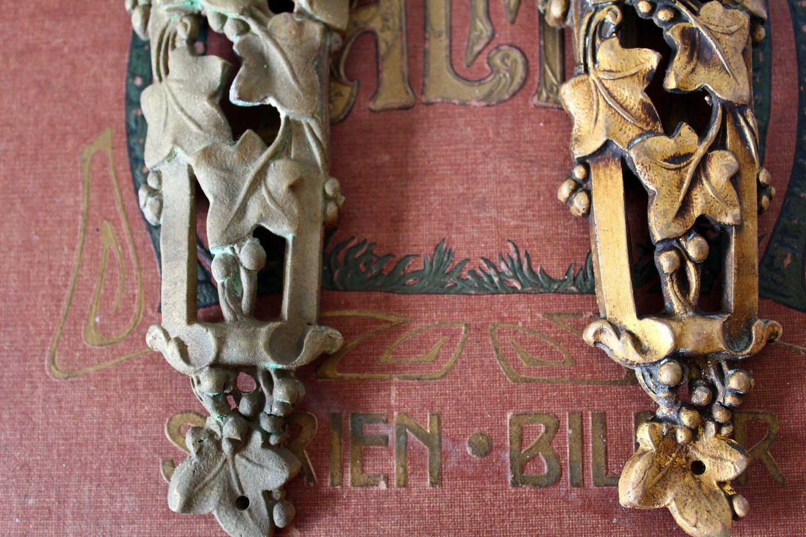 2 Antieke Franse Zwaar Gegoten Bronzen Frontons, Fournier Paris, Meubelversieringen, Napoleon Empire Regency Rococo Schelp Klimopranken photo Kunst