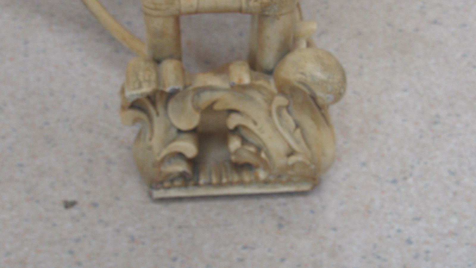 photo vinterior Superb  Decorative  Cabinet With Chinese Influence