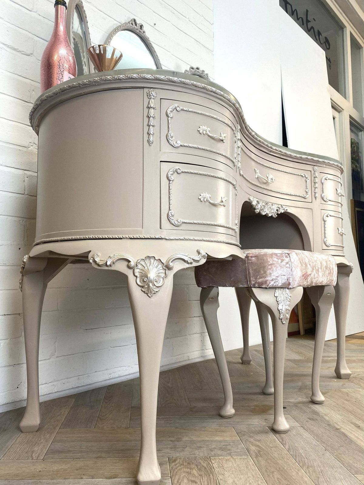 Harrods Olympus Dressing Table With Pearls photo 1895.0