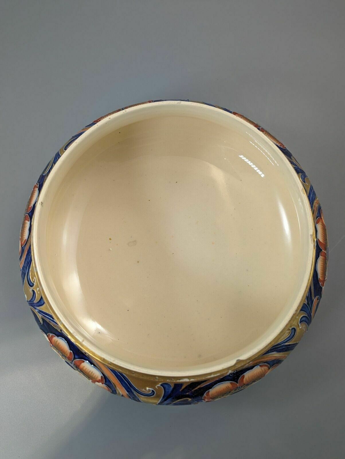 photo furniture A Very Large Moorcroft Macintyre & Co Pot Pourri And Lid, C.1904 1913