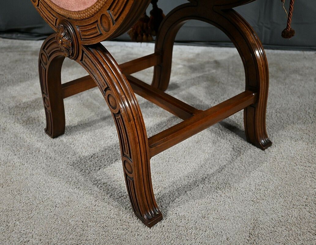 photo vintage Curule Chair In Solid Walnut, Renaissance Style – Late 19th Century
