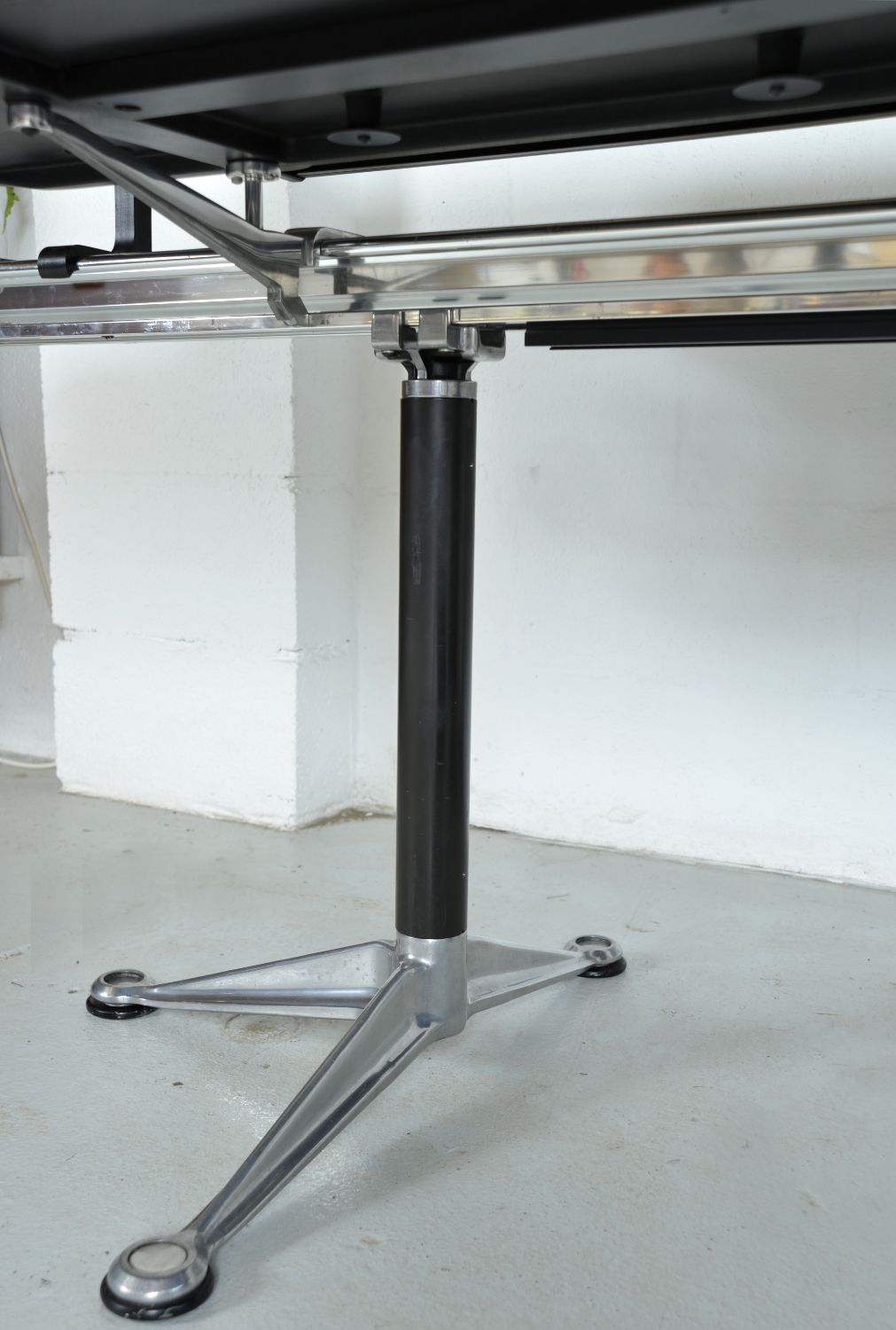 photo for sale 1980s Herman Miller Burdick Group Post Modern Industrial Design Modular Office Desk USA