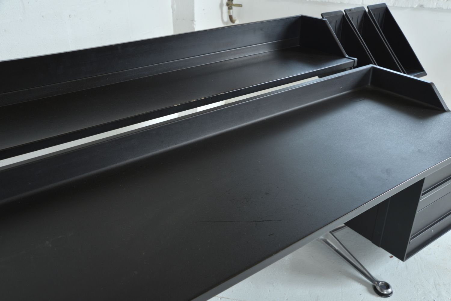 8000.0 1980s Herman Miller Burdick Group Post Modern Industrial Design Modular Office Desk USA photo