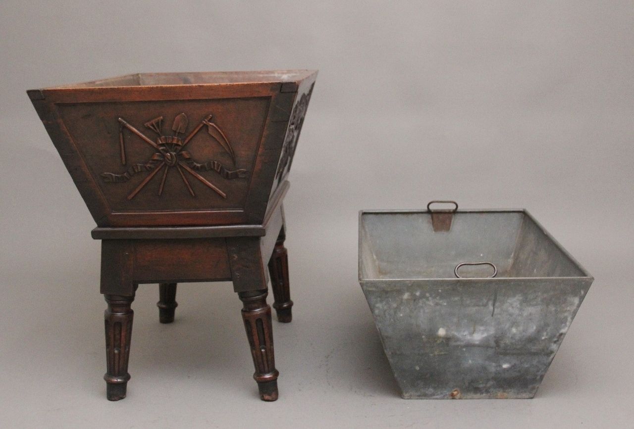 photo vinterior 18th Century French Walnut Wine Cooler