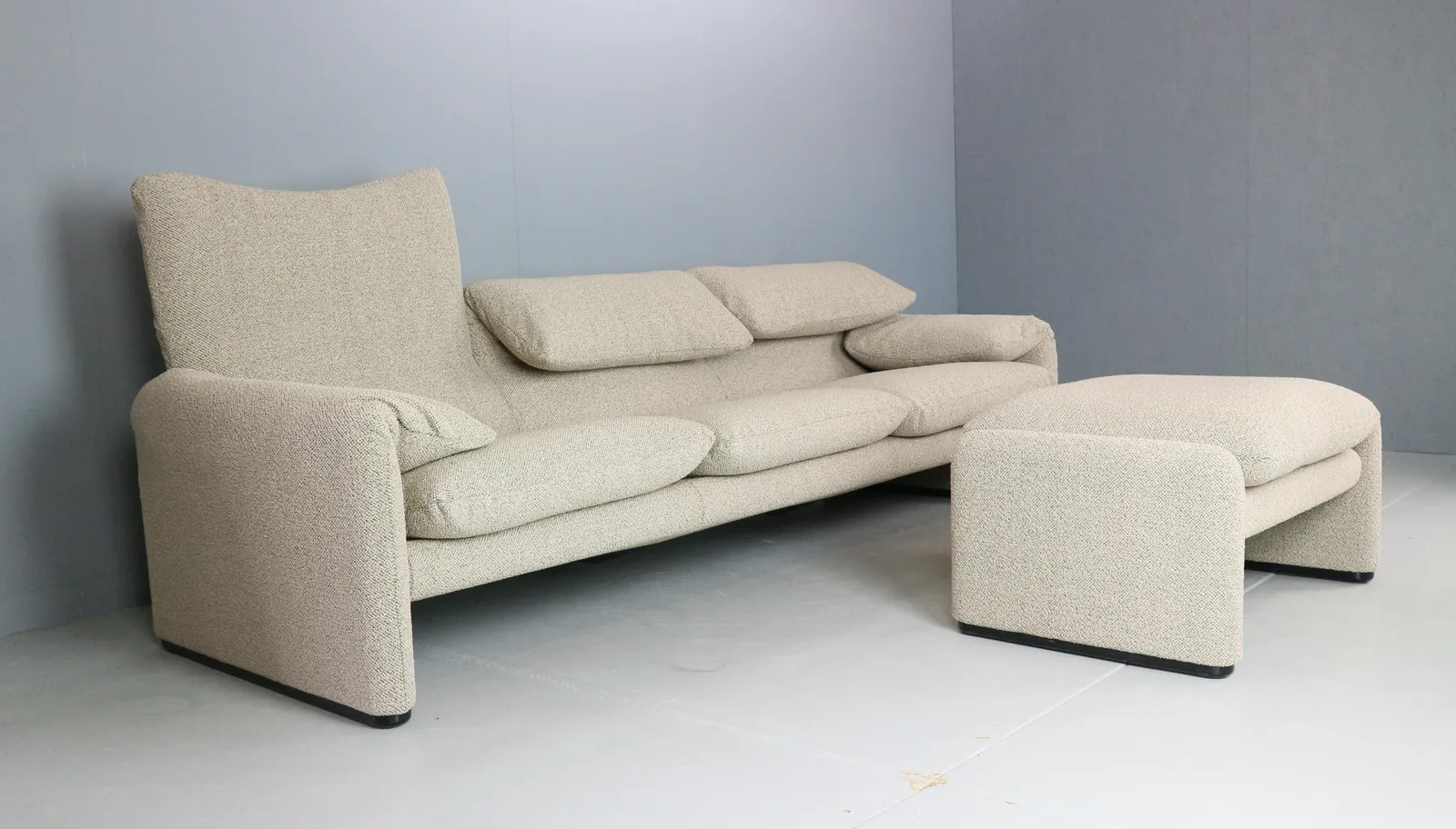 Vico Magistretti "Maralunga" Footstool Re Upholstered For Cassina photo 1050.0