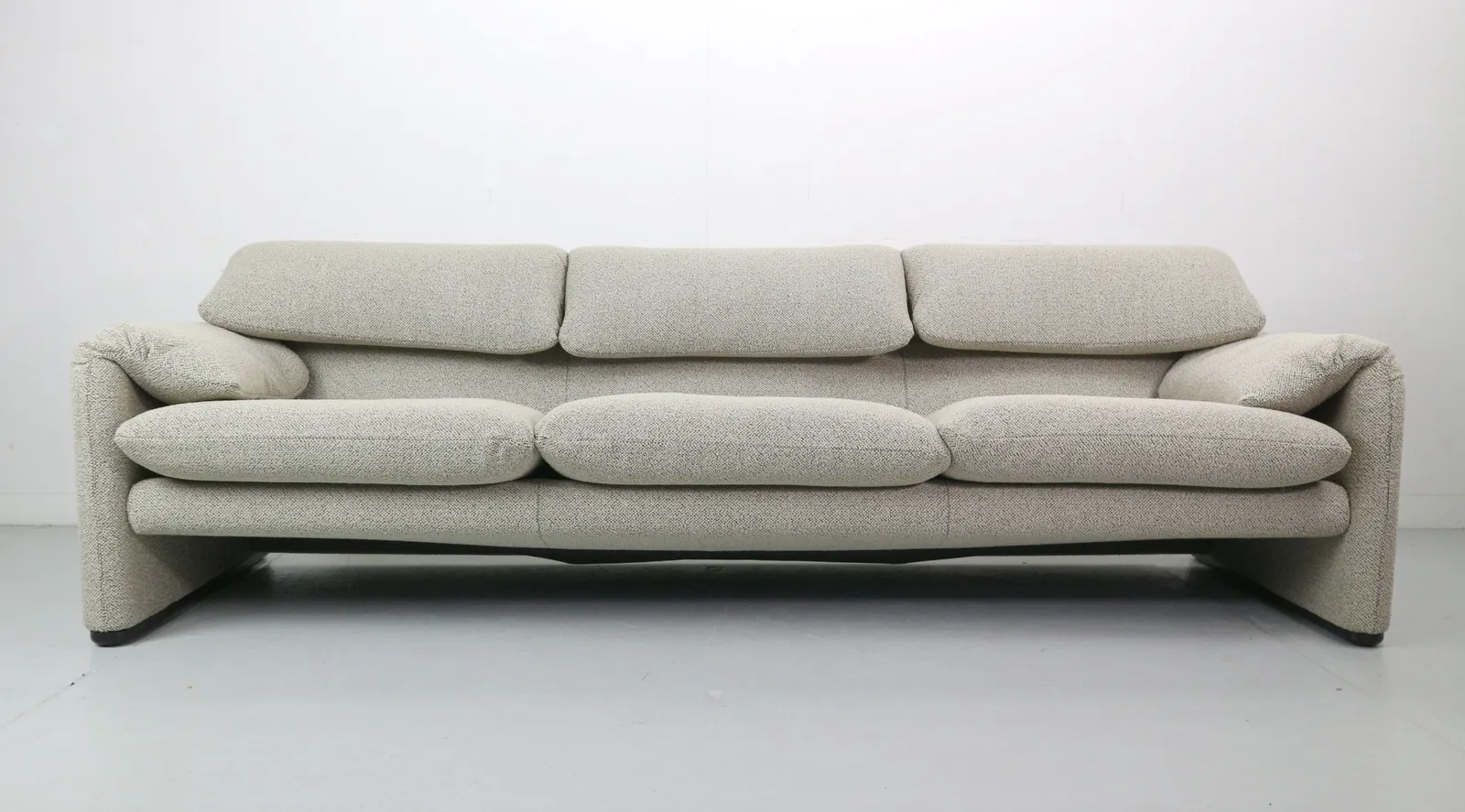 Vico Magistretti "Maralunga" 3 Seater And Footstool Re Upholstered For Cassina photo vintage