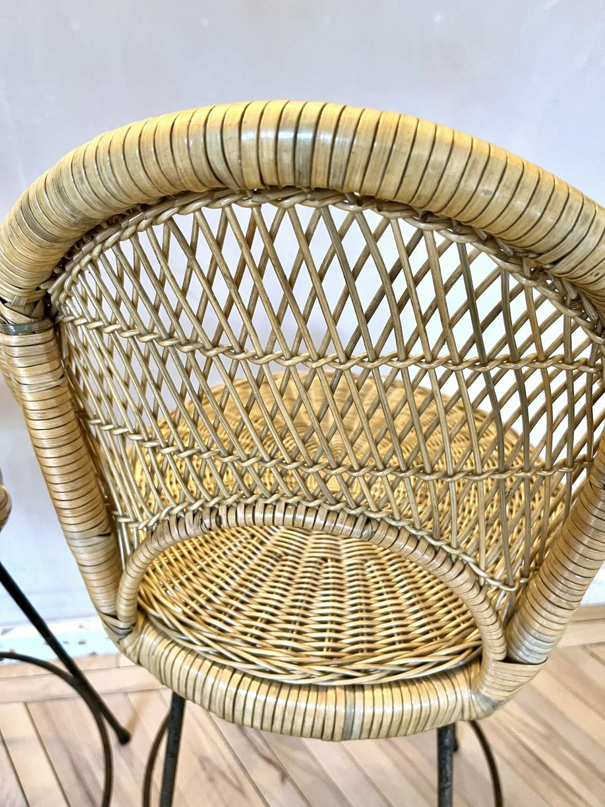 photo vinterior Pair Of Mid Century Woven Rattan/Cane & Metal Bar Stools