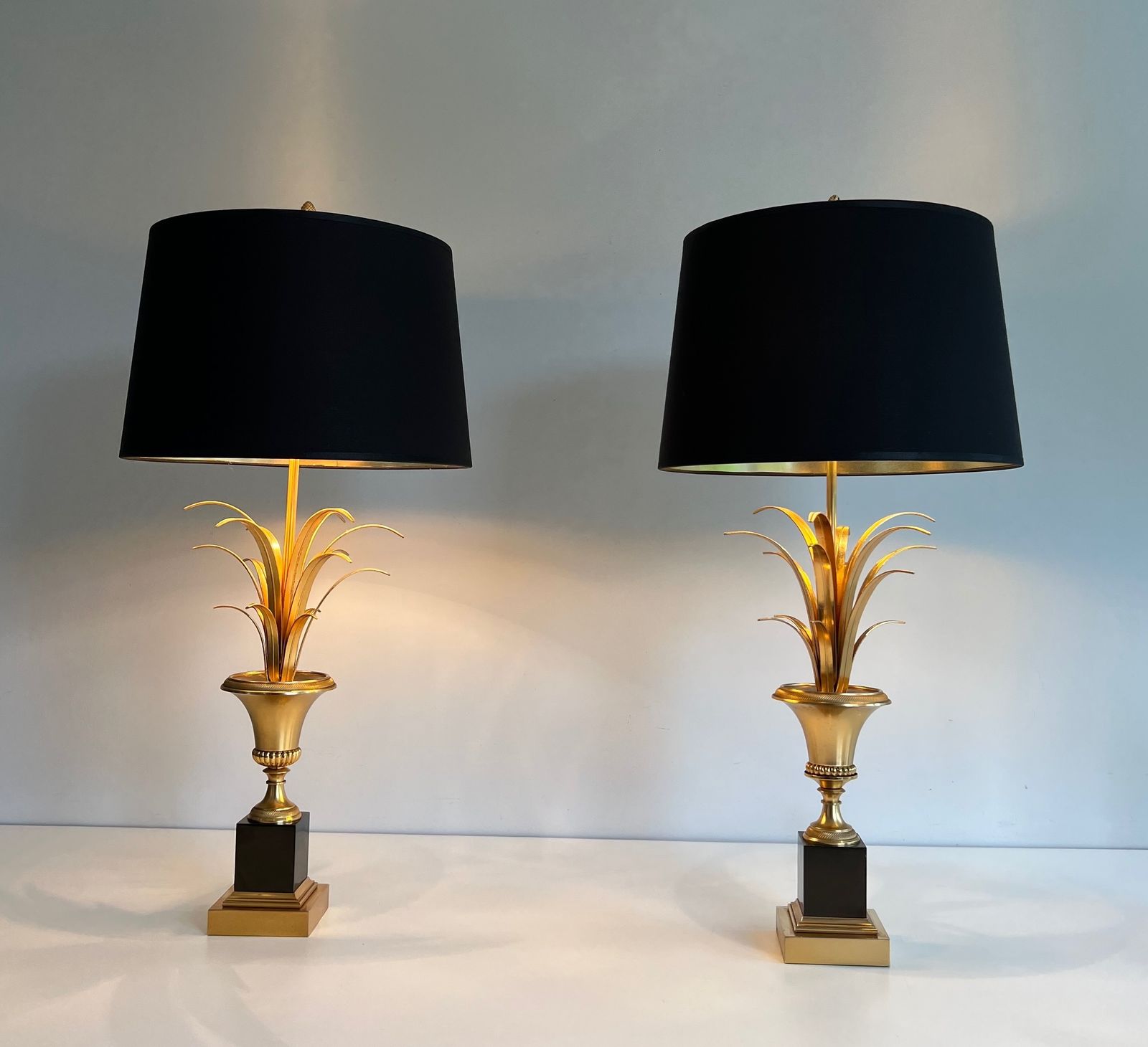 photo vintage Pair Of Palm Tree Lamps In Chrome And Brass In The Style Of Maison Charles. Circa 1970
