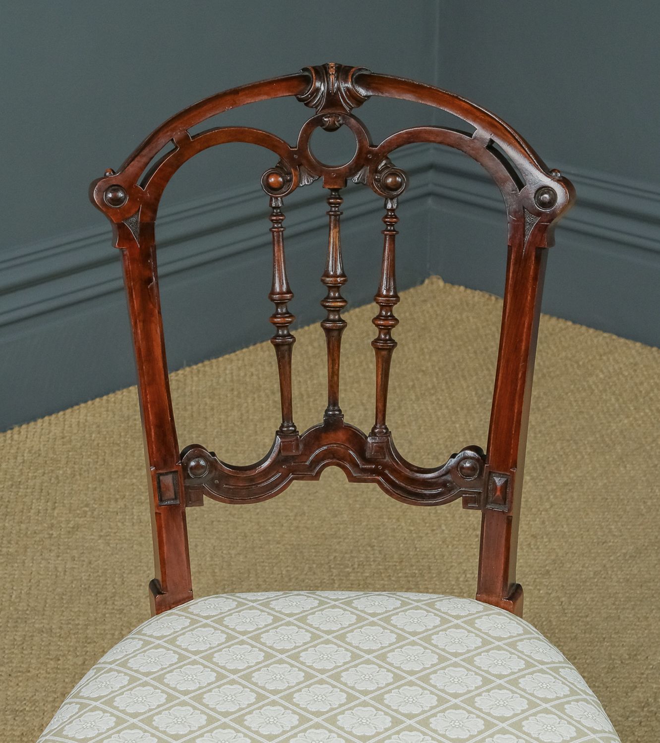 photo vintage English Victorian Pair Of Walnut Carved Occasional Bedroom / Hall / Desk / Dining Chairs (Circa 1870)