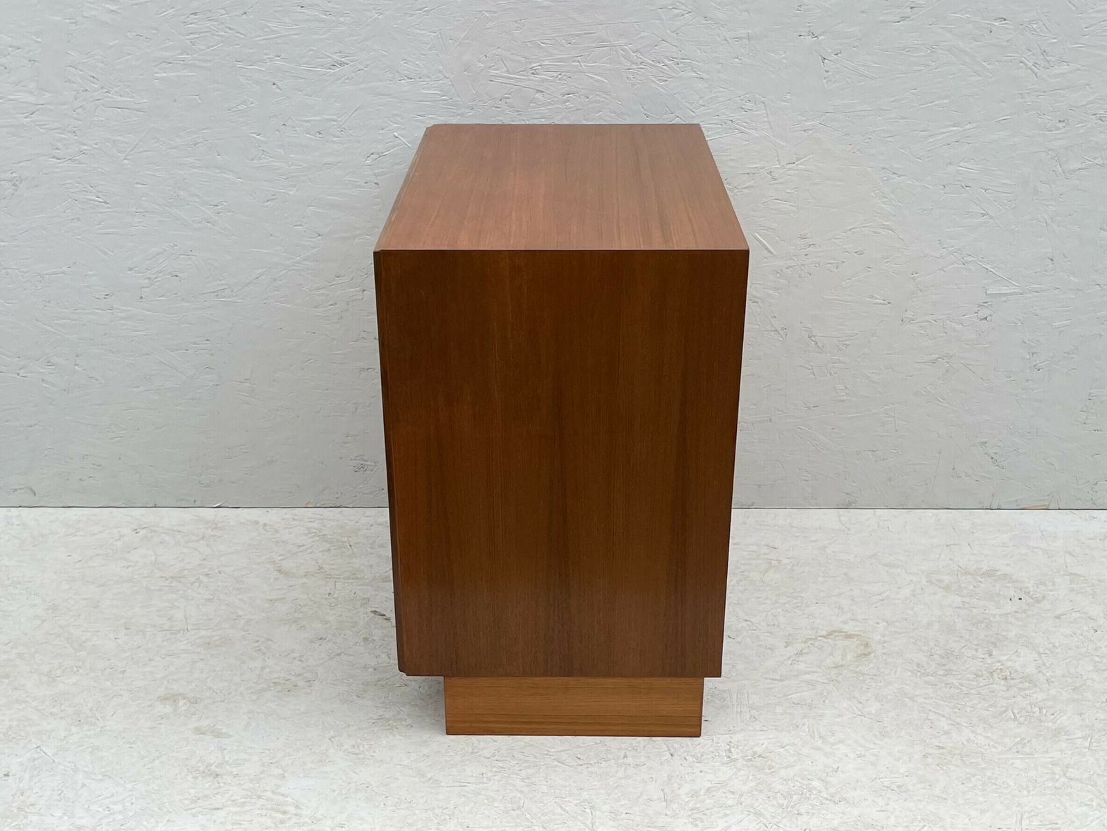 320.0 Mid Century, Teak, G Plan Chest Of Drawers photo
