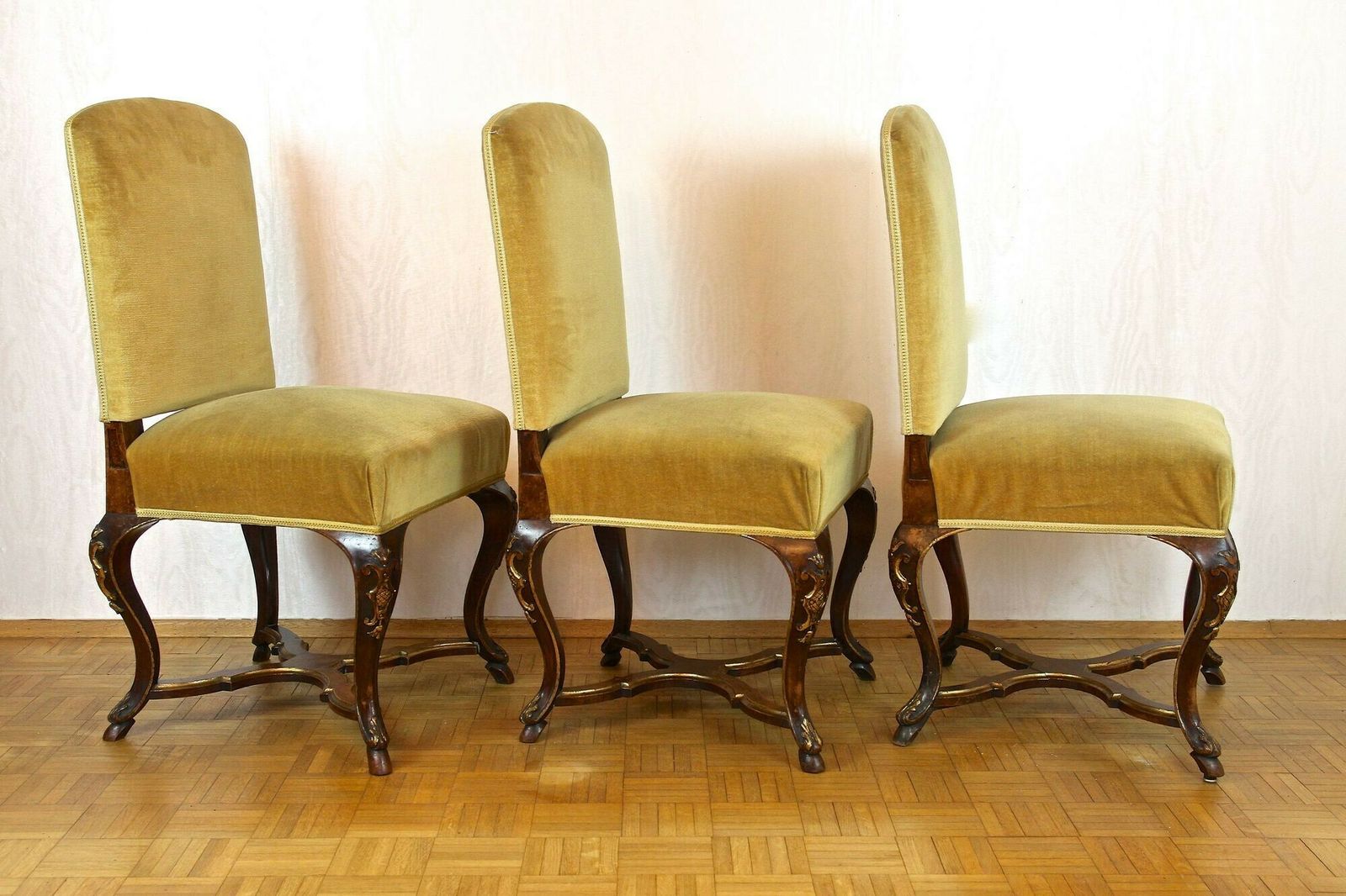photo vinterior Set Of Six 18th Century Baroque Dining Chairs With Gilt Accents, Italy Ca. 1790