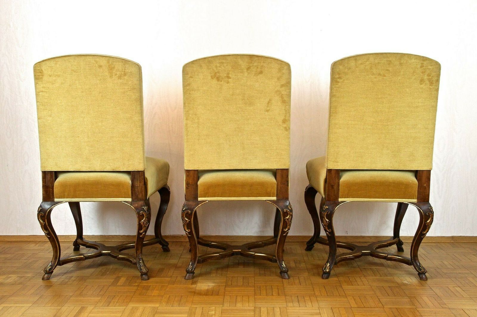 photo vintage Set Of Six 18th Century Baroque Dining Chairs With Gilt Accents, Italy Ca. 1790