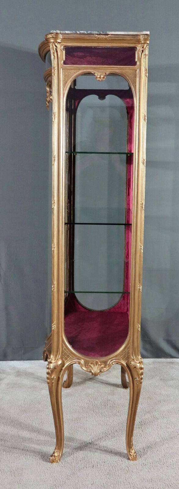 photo vinterior Curved Display Cabinet In Gilded Wood, Transition Louis XV Louis XVI – Early 20th Century
