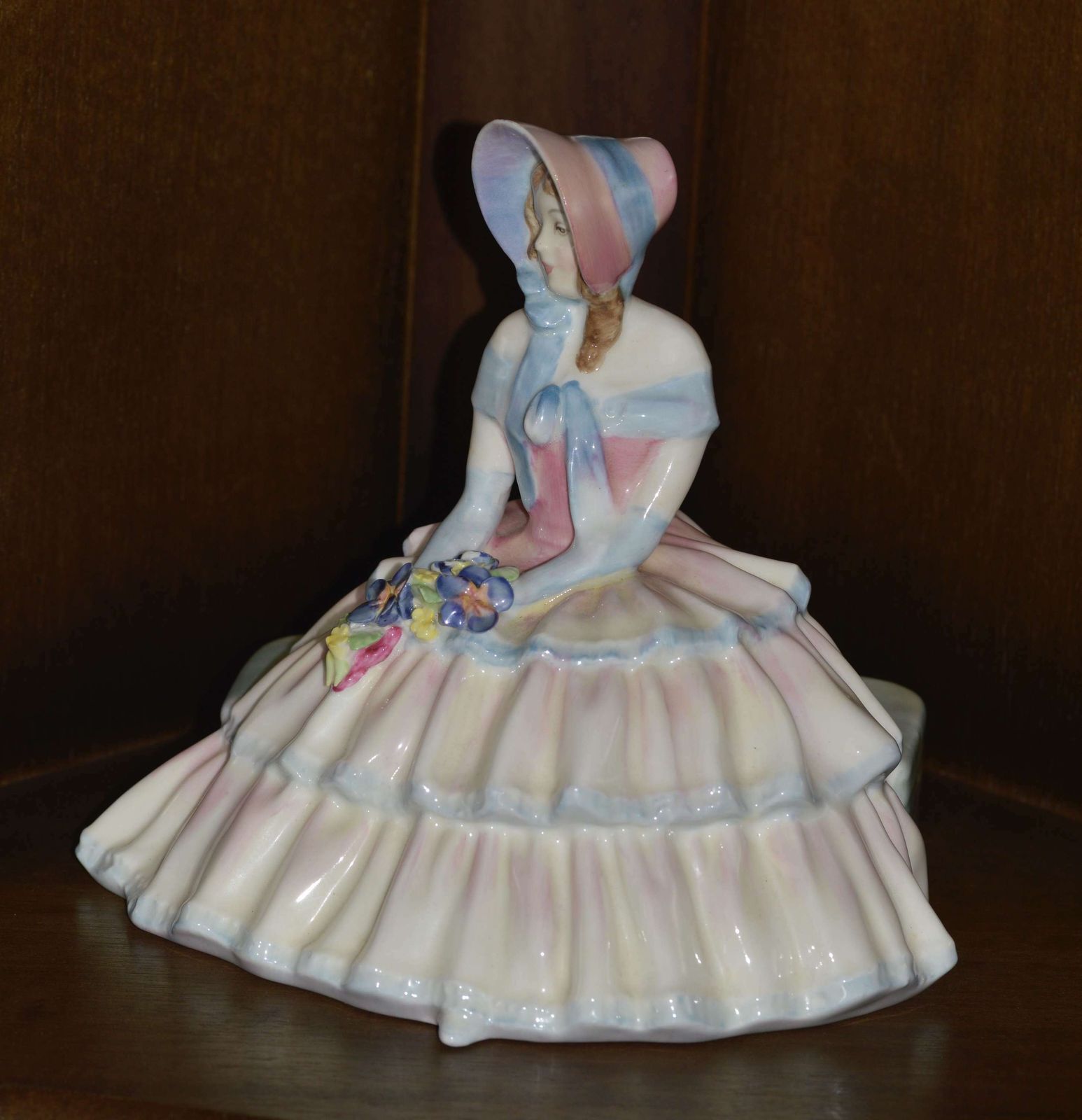 Royal Doulton 1935 Porcelain "Daydreams" Figurine photo furniture