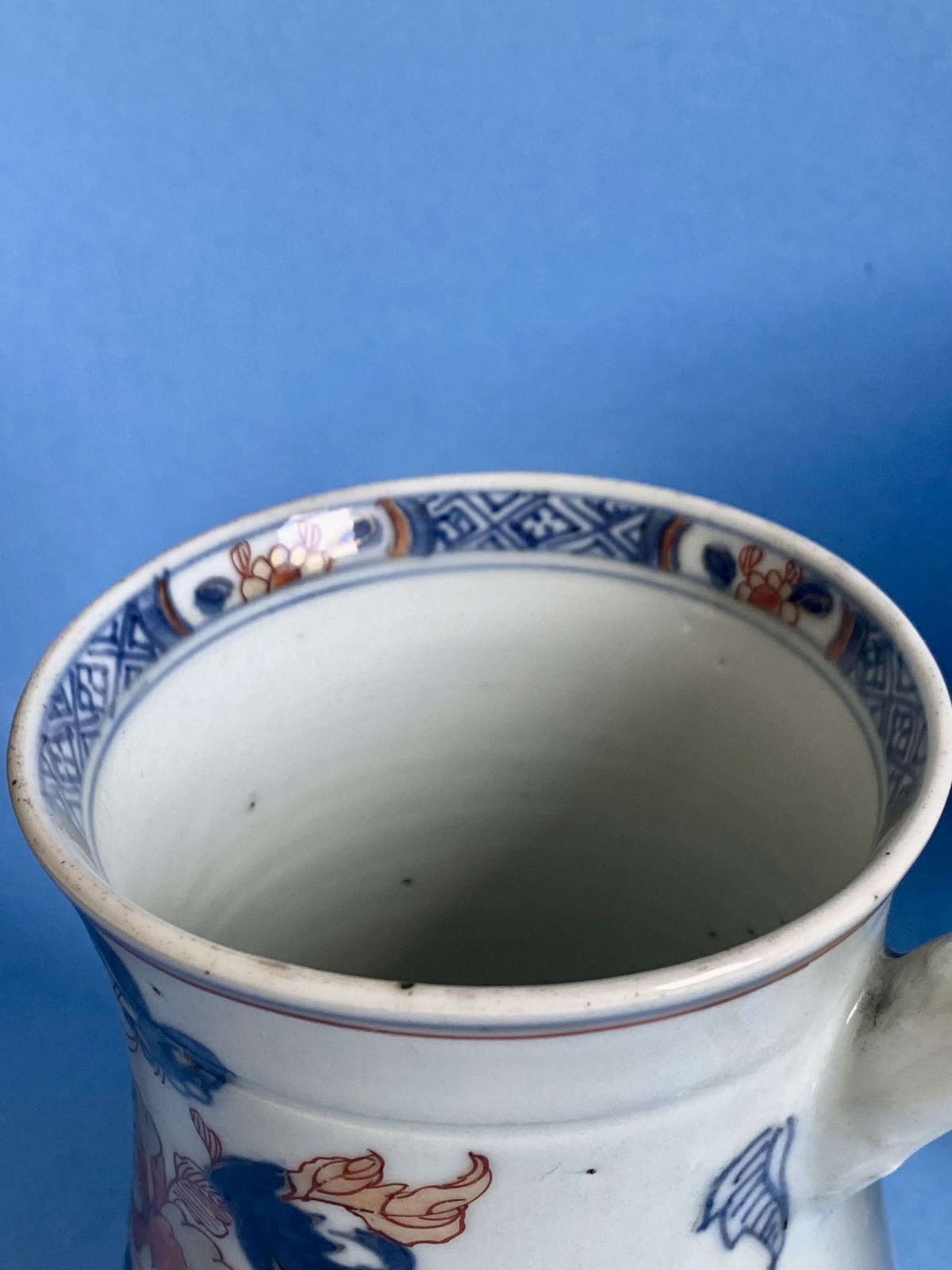 A Pair Of 18th Century Chinese Imari Porcelain Tankards photo 495.0