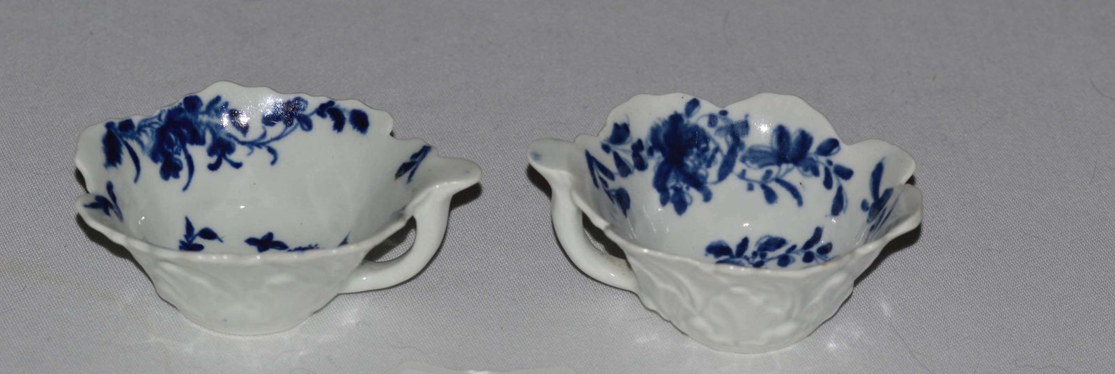 1758 60 An Attractive Pair Of Worcester Geranium Moulded Butterboats photo for sale