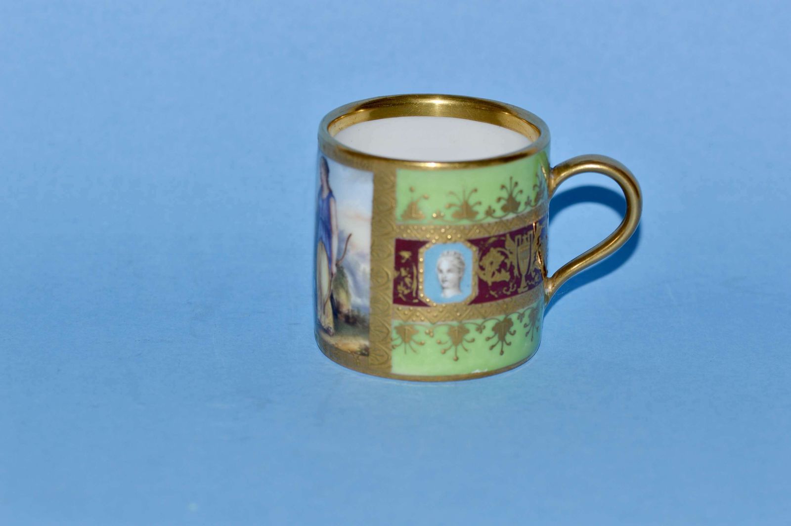 A 19th Century Meissen Green And Gilded Cup And Saucer, photo vinterior