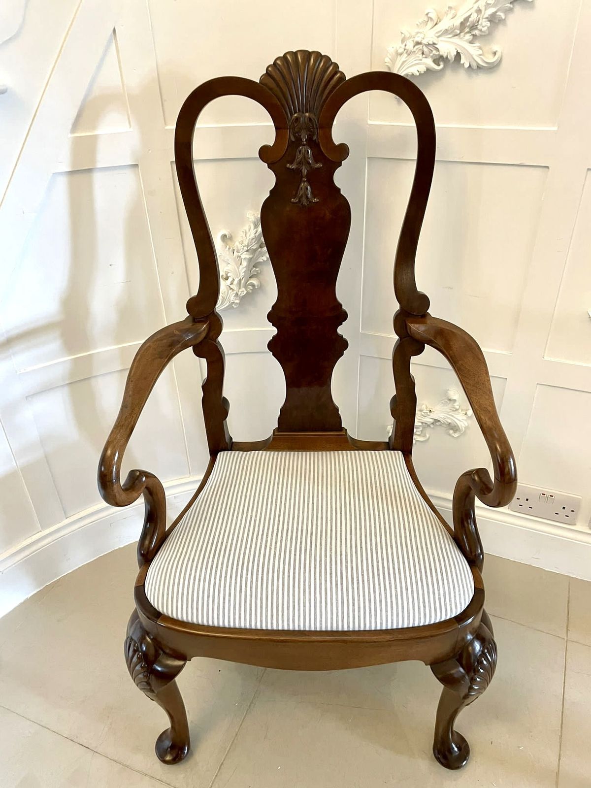 photo furniture Outstanding Quality Set Of 10 Antique 19th Century Walnut Dining Chairs