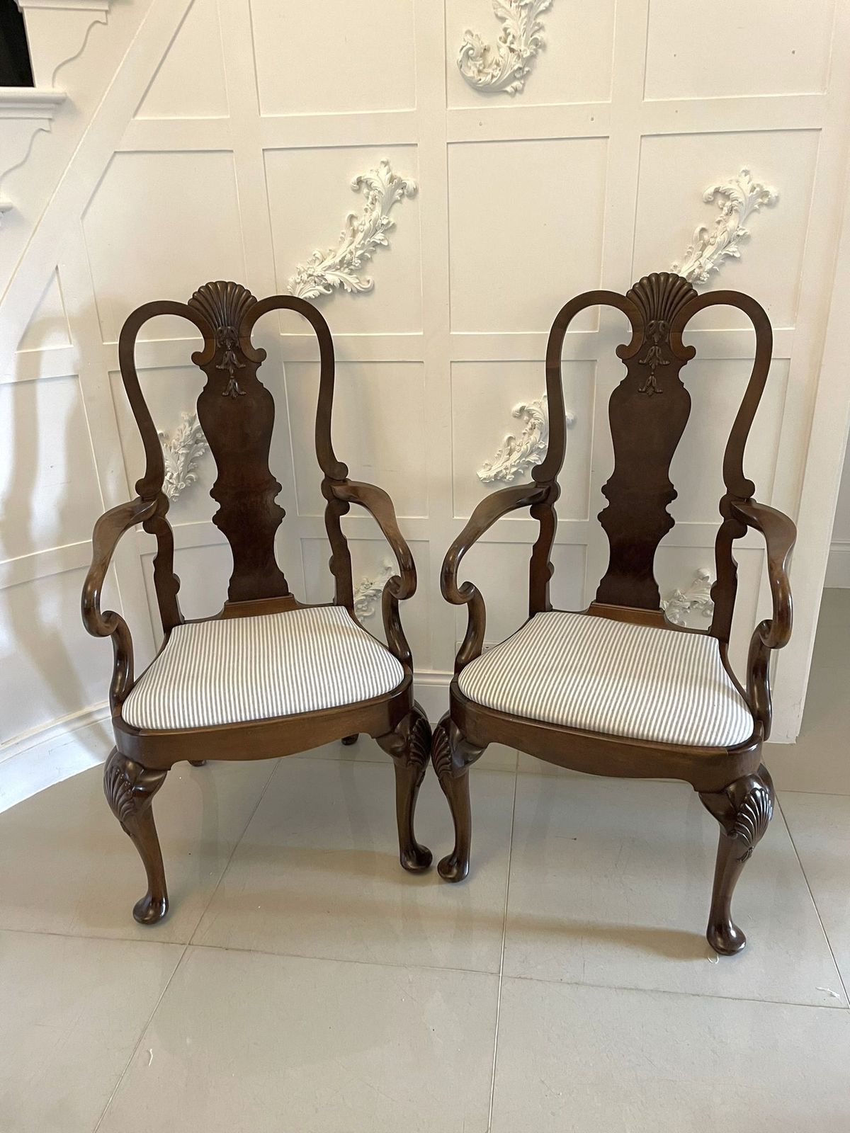 photo vinterior Outstanding Quality Set Of 10 Antique 19th Century Walnut Dining Chairs