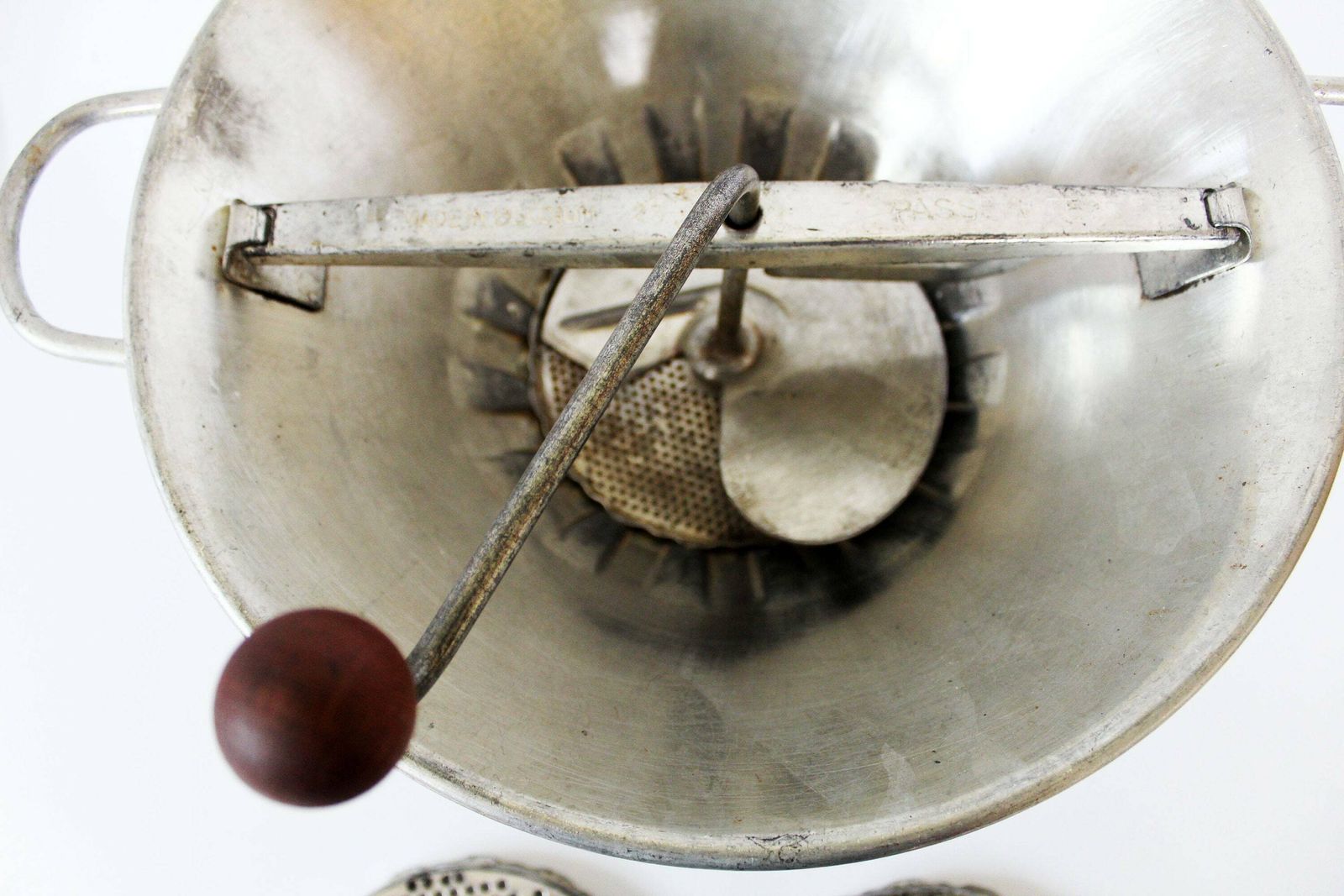 Antiek Grote Belgische Passe Vite Super Voedselmolen – Groente  En Pureezeef, Hakker, Stamper, Keukengereedschap photo Woonaccessoires
