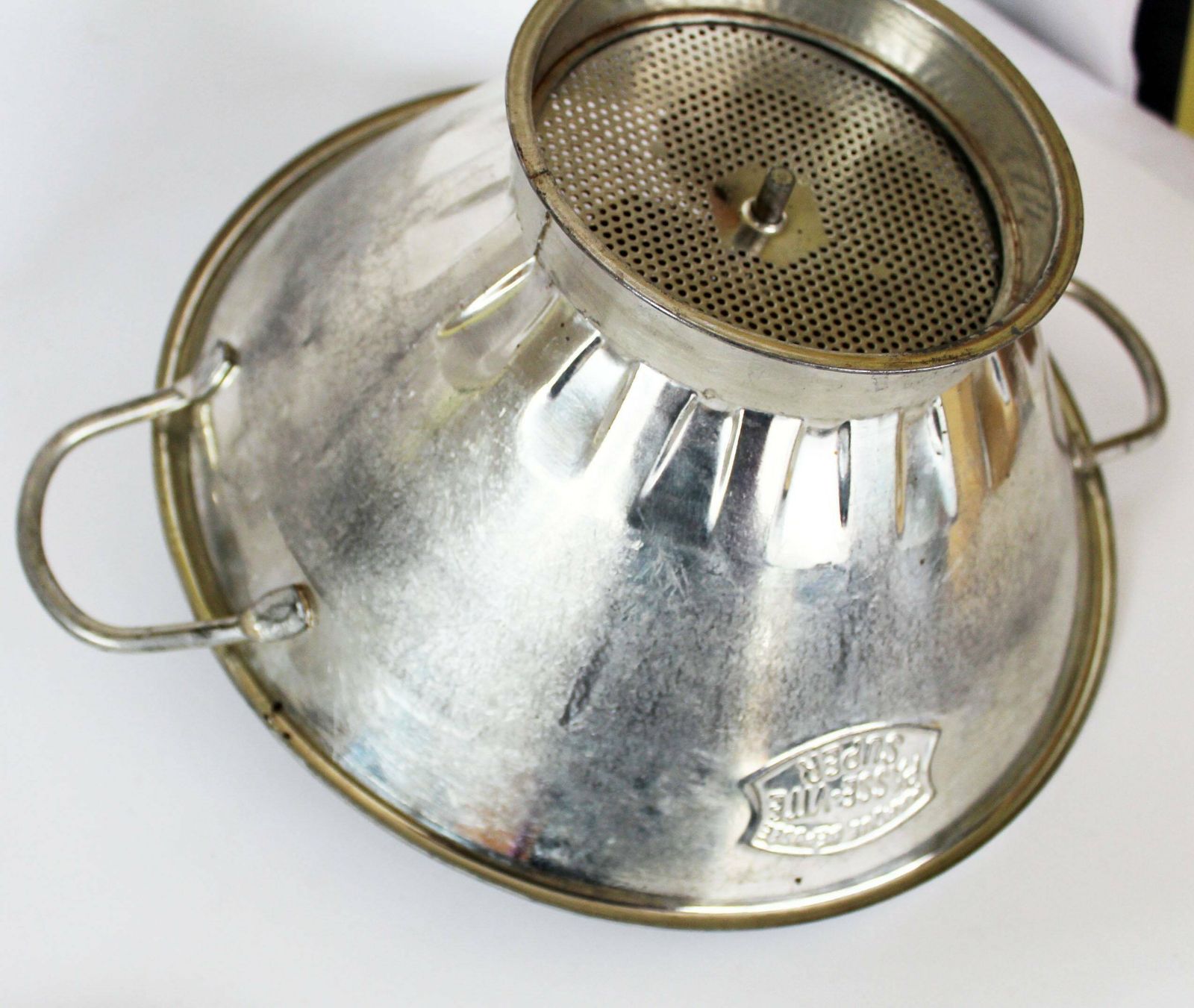 photo furniture Antiek Grote Belgische Passe Vite Super Voedselmolen – Groente  En Pureezeef, Hakker, Stamper, Keukengereedschap