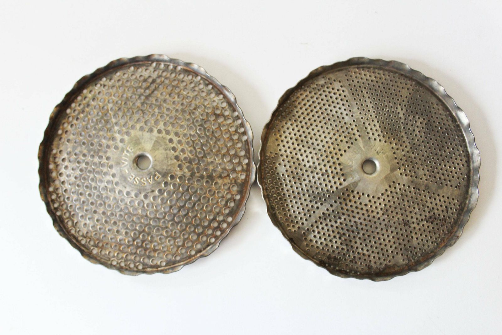 photo for sale Antiek Grote Belgische Passe Vite Super Voedselmolen – Groente  En Pureezeef, Hakker, Stamper, Keukengereedschap