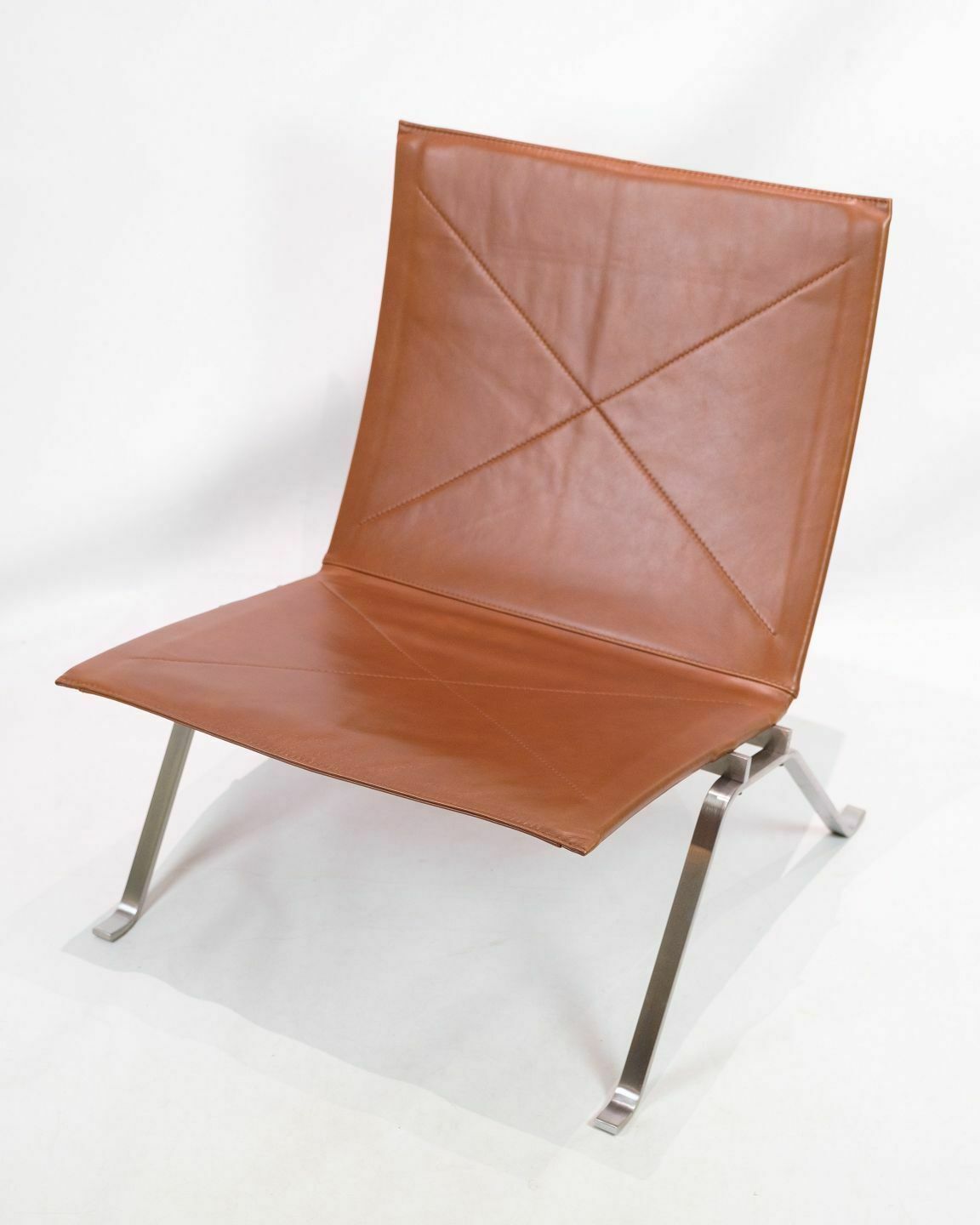 Esay Chair Model Pk22 In Walnut Elegance Leather  By Poul Kjærholm  For  Fritz Hansen