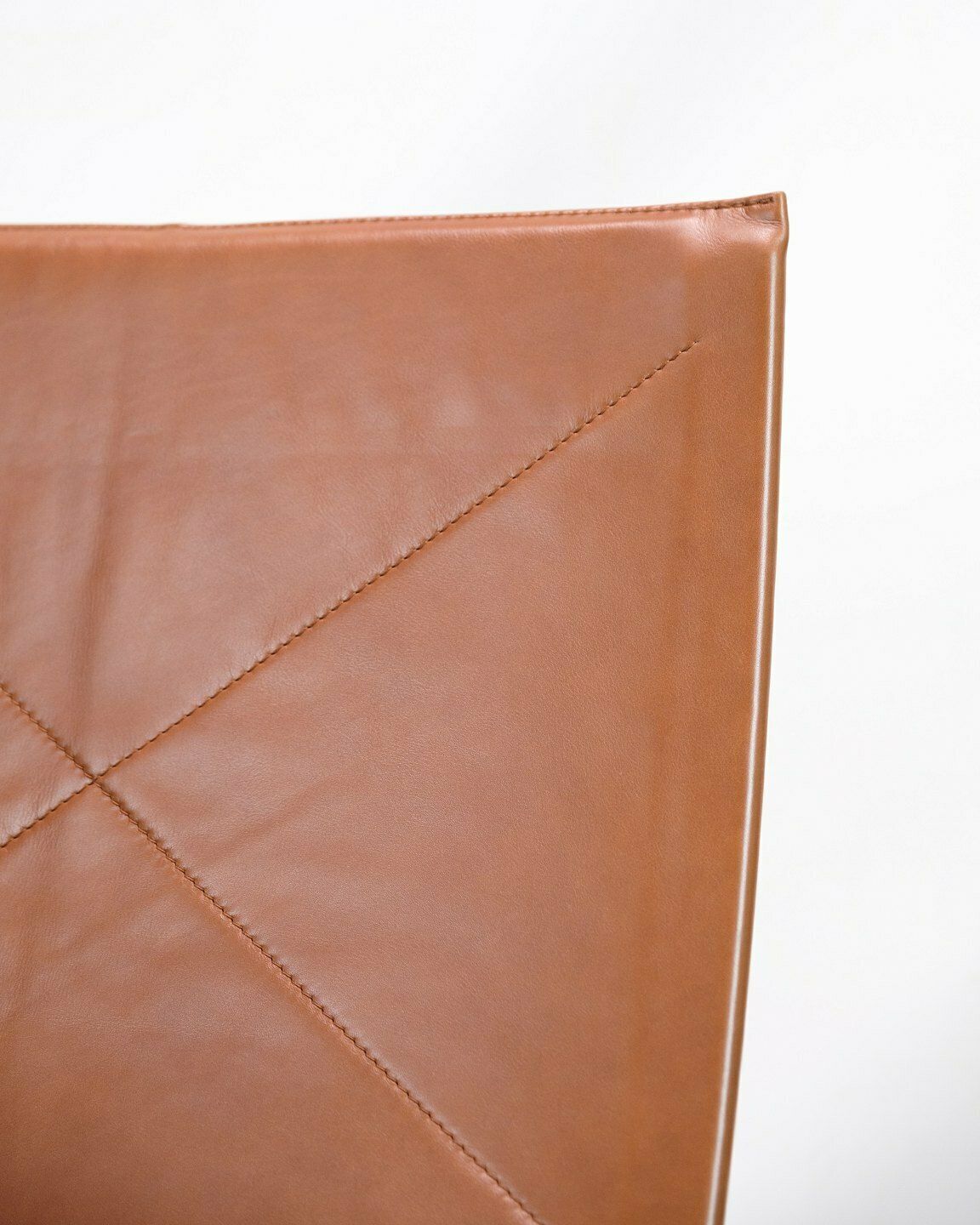 Esay Chair Model Pk22 In Walnut Elegance Leather  By Poul Kjærholm  For  Fritz Hansen photo furniture