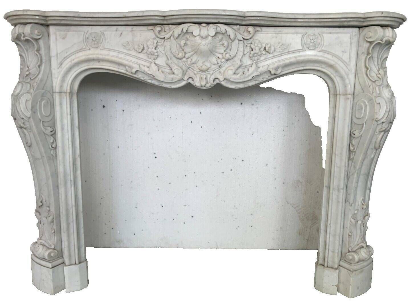 photo vintage Louis XV Style Fireplace In White Carrara Marble 19th Century