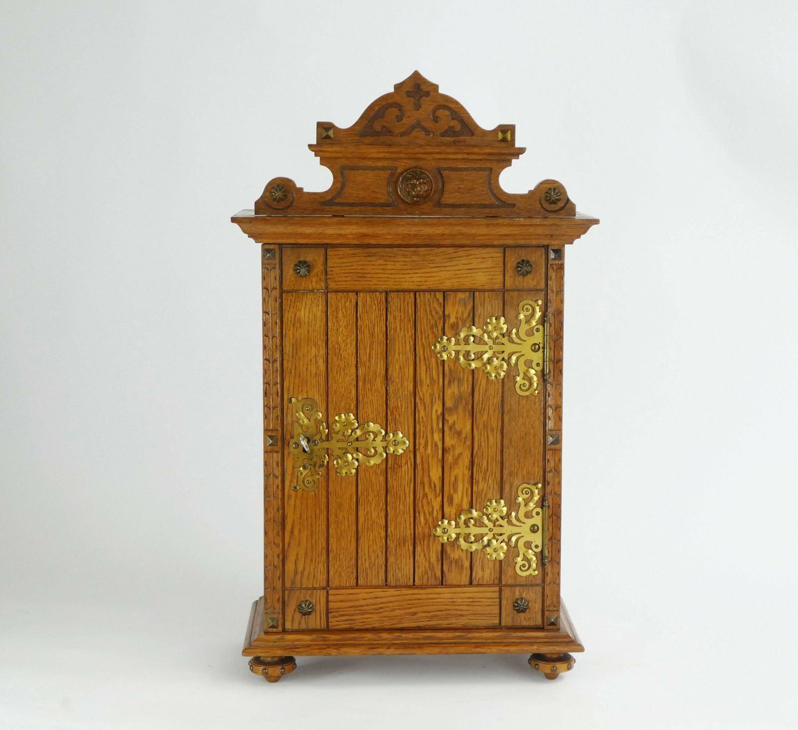 Fantastic Wooden Vintage Small Cabinet With Ornaments & Lion Head, Neo Gothic Apothecary On 4 Legs, Display With Door And Lock With Key photo Furniture